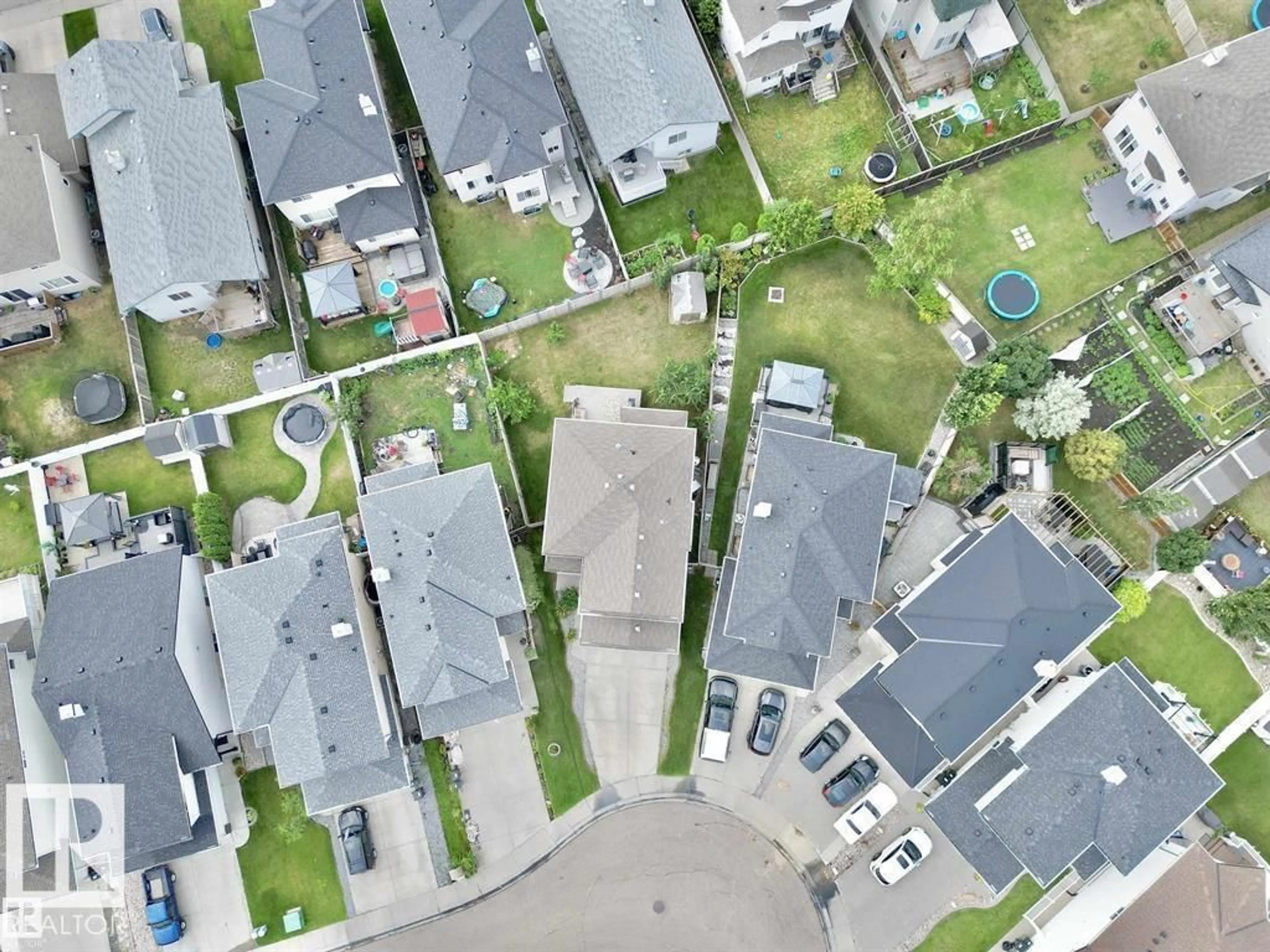 A pic from outside/outdoor area/front of a property/back of a property/a pic from drone, street for NW - 16246 48 ST, Edmonton Alberta T5Y3H7