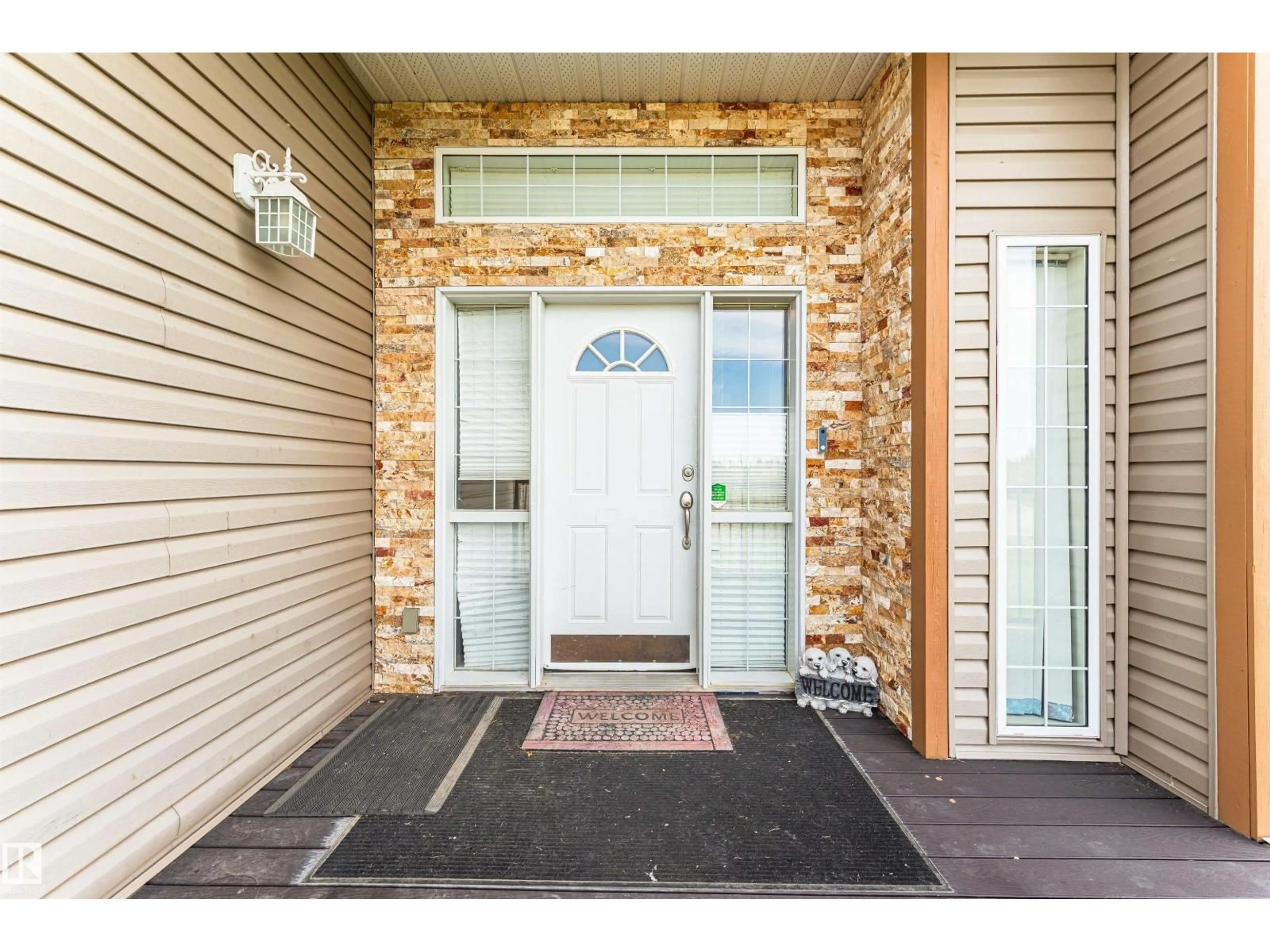 Indoor entryway for 55415 RGE ROAD 13, Rural Lac Ste. Anne County Alberta T0E1V0