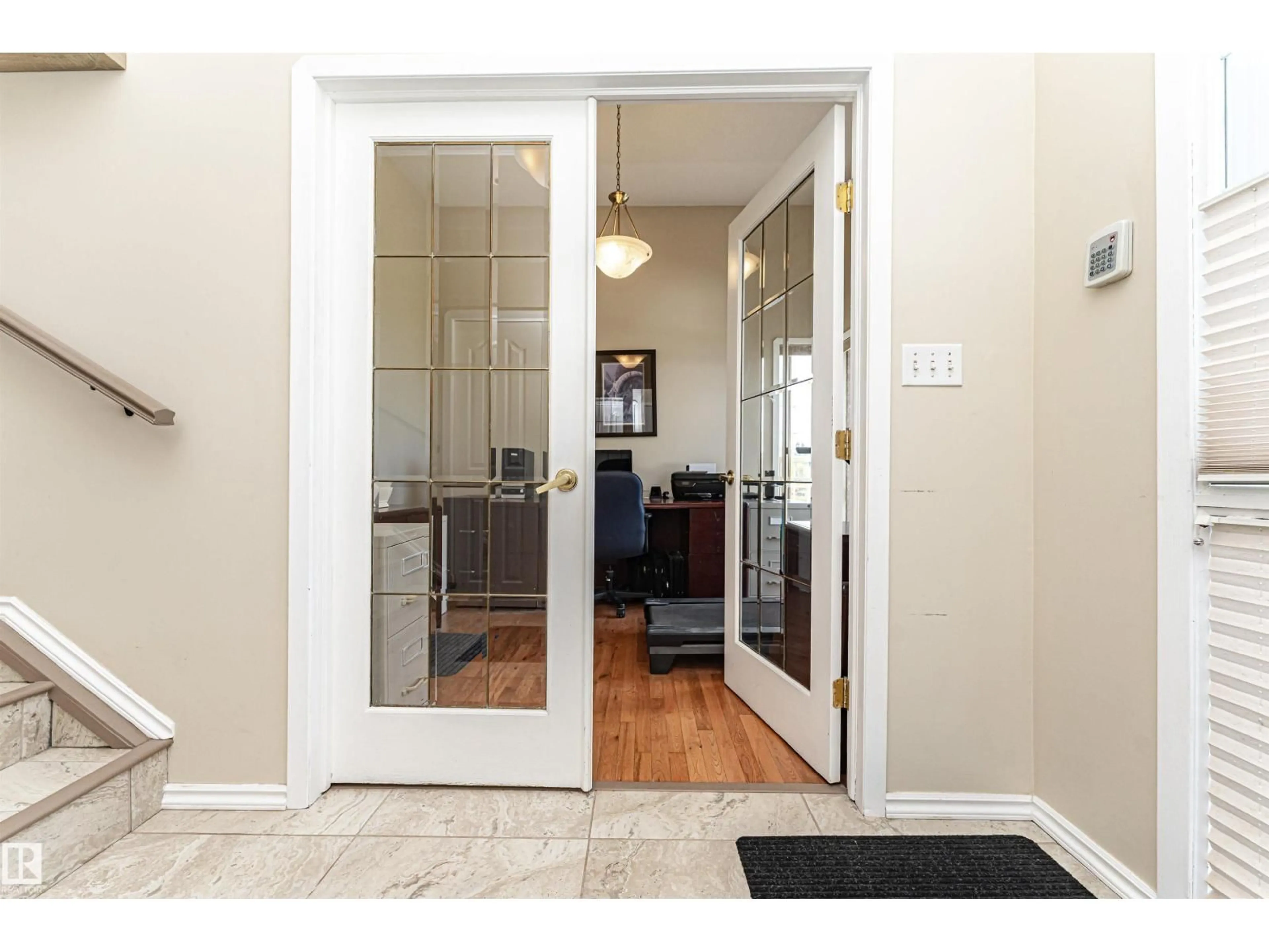 Indoor entryway for 55415 RGE ROAD 13, Rural Lac Ste. Anne County Alberta T0E1V0