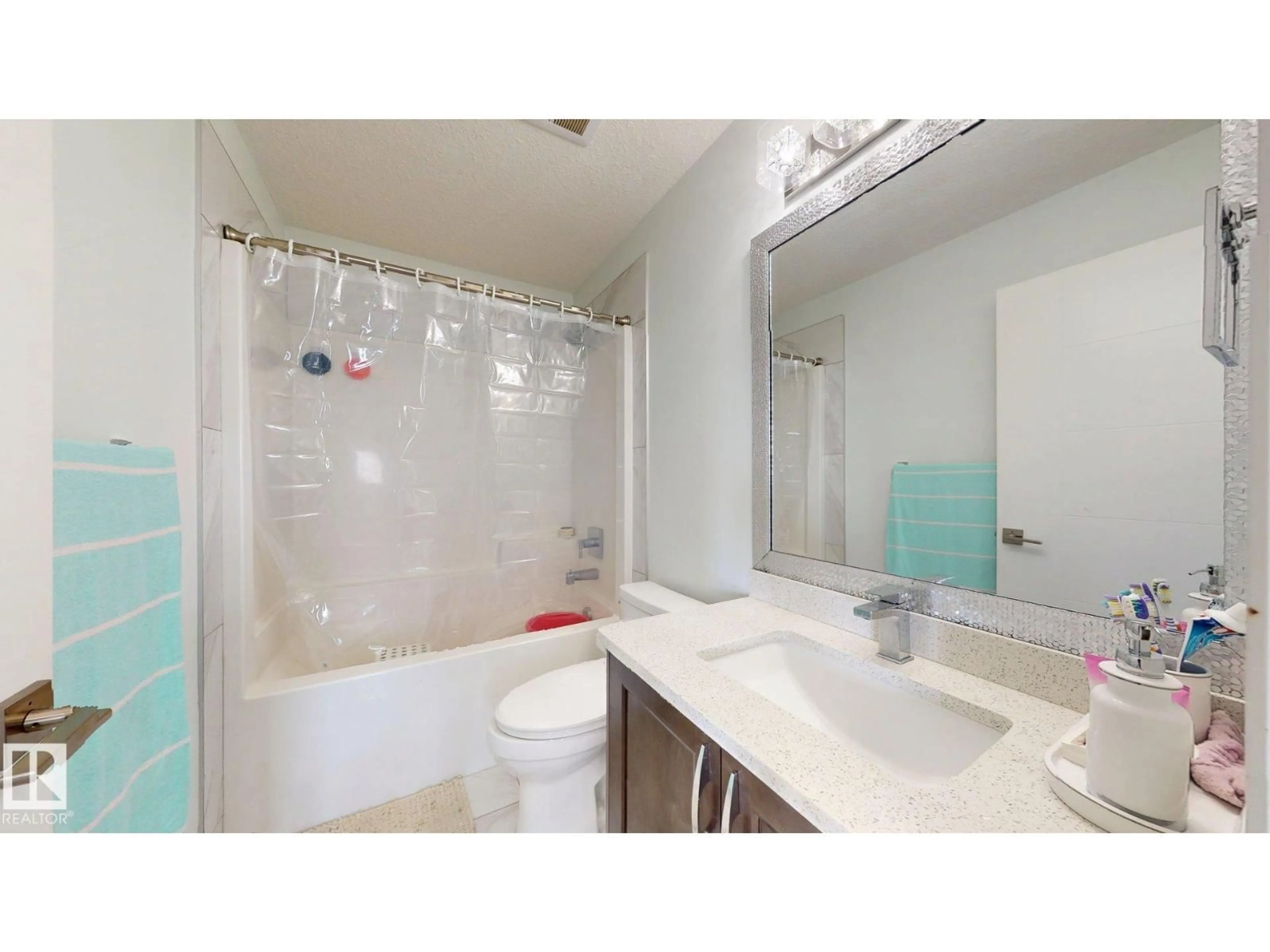 Standard bathroom, ceramic/tile floor for NW - 1103 30 ST, Edmonton Alberta T6T2H1