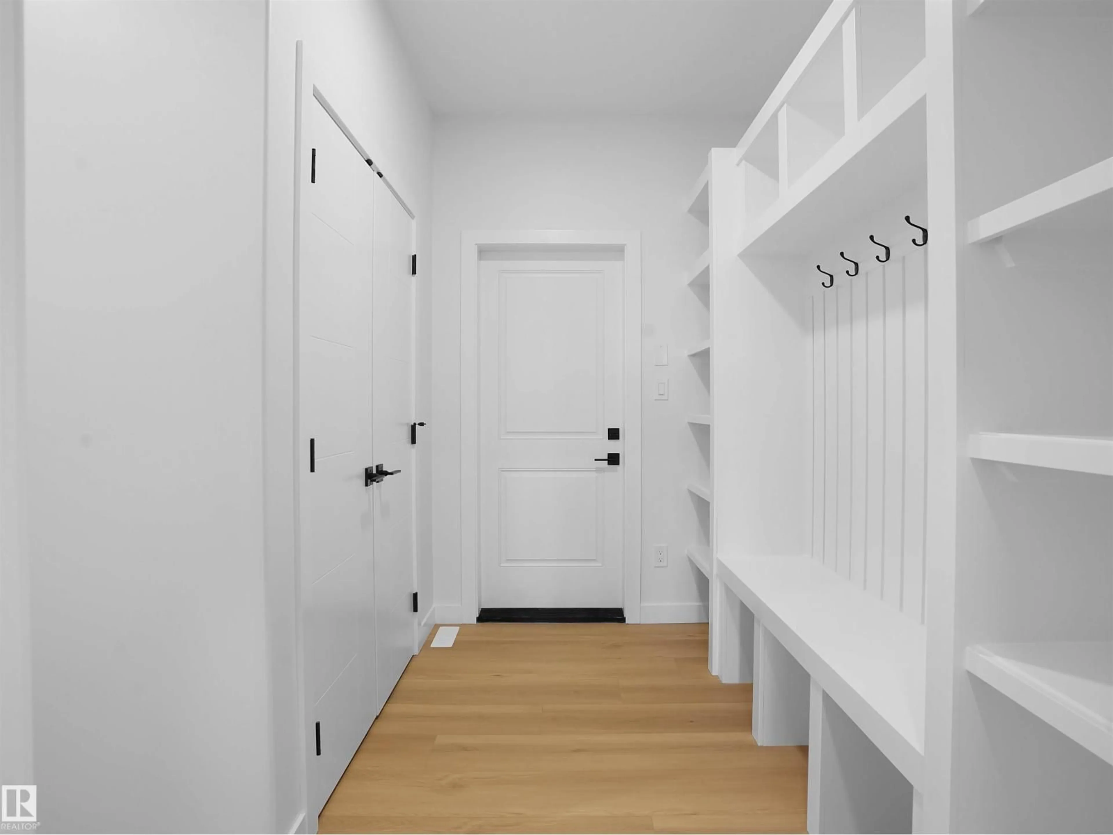 Indoor entryway for 1133 STARLING DRIVE, Edmonton Alberta T5S0X9
