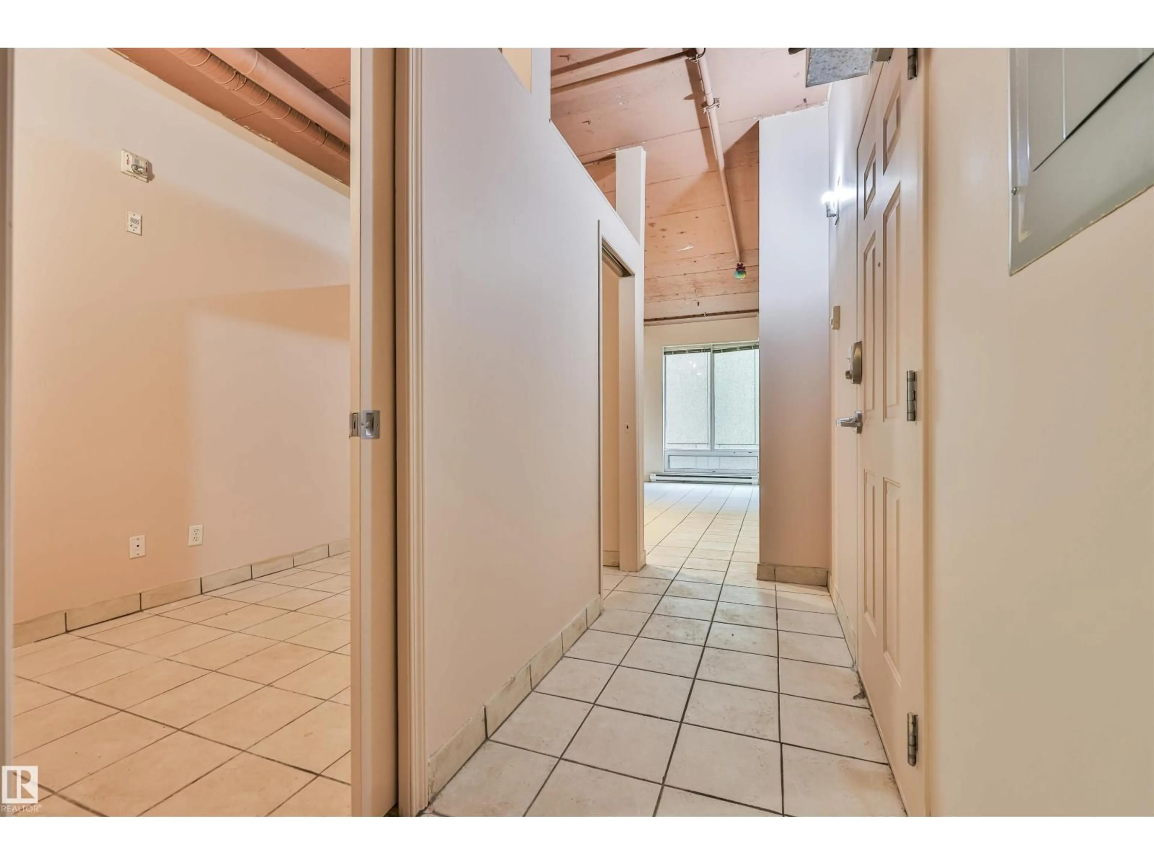 Indoor foyer for #706 - 10024 JASPER AV, Edmonton Alberta T5J1R9