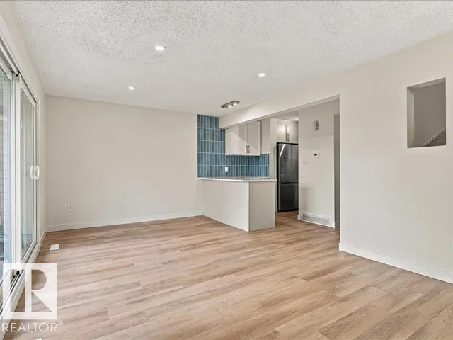 18325 66 AV, Edmonton 5