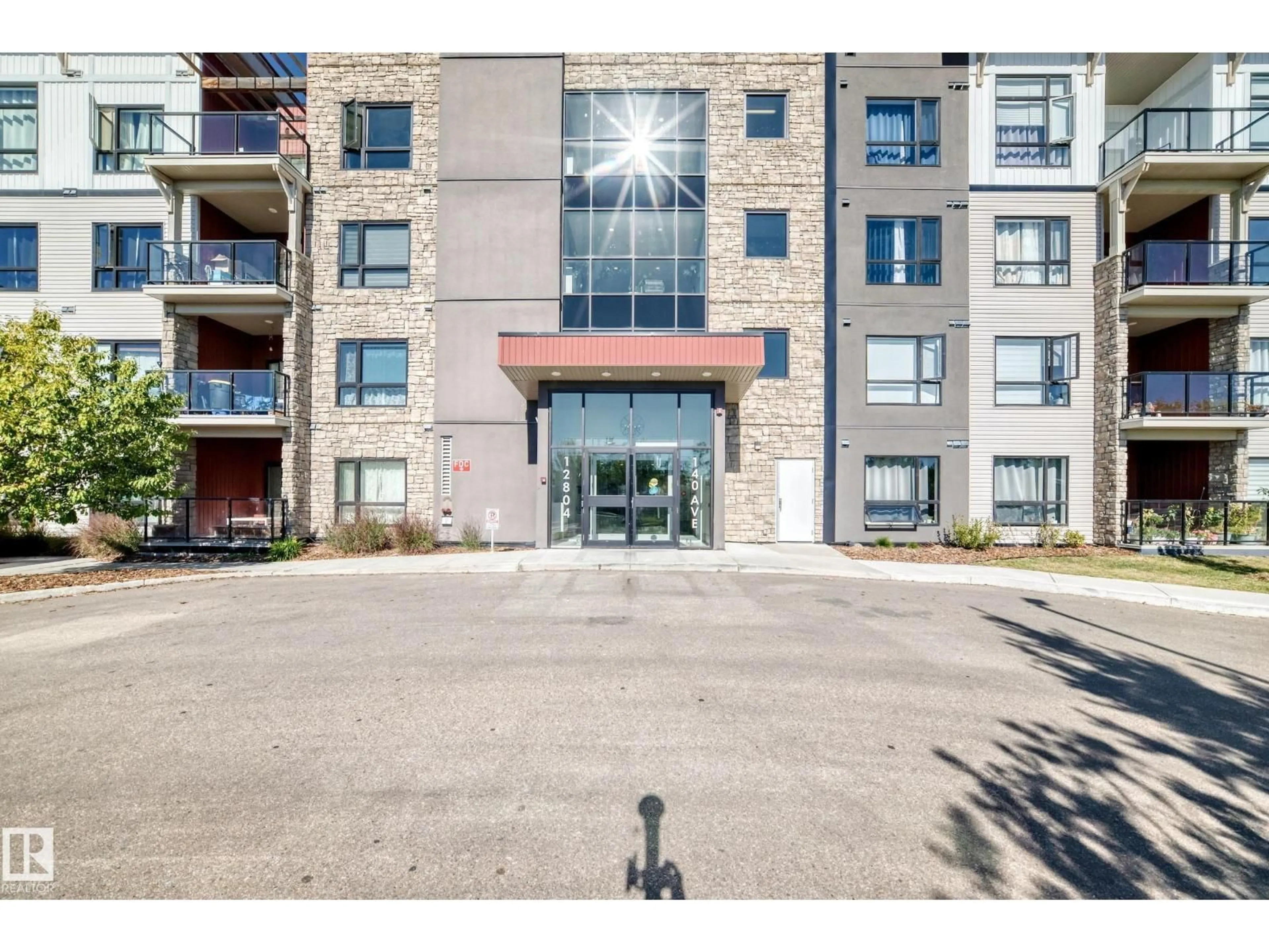 Indoor foyer for #404 - 12804 140 AV, Edmonton Alberta T6V0M3