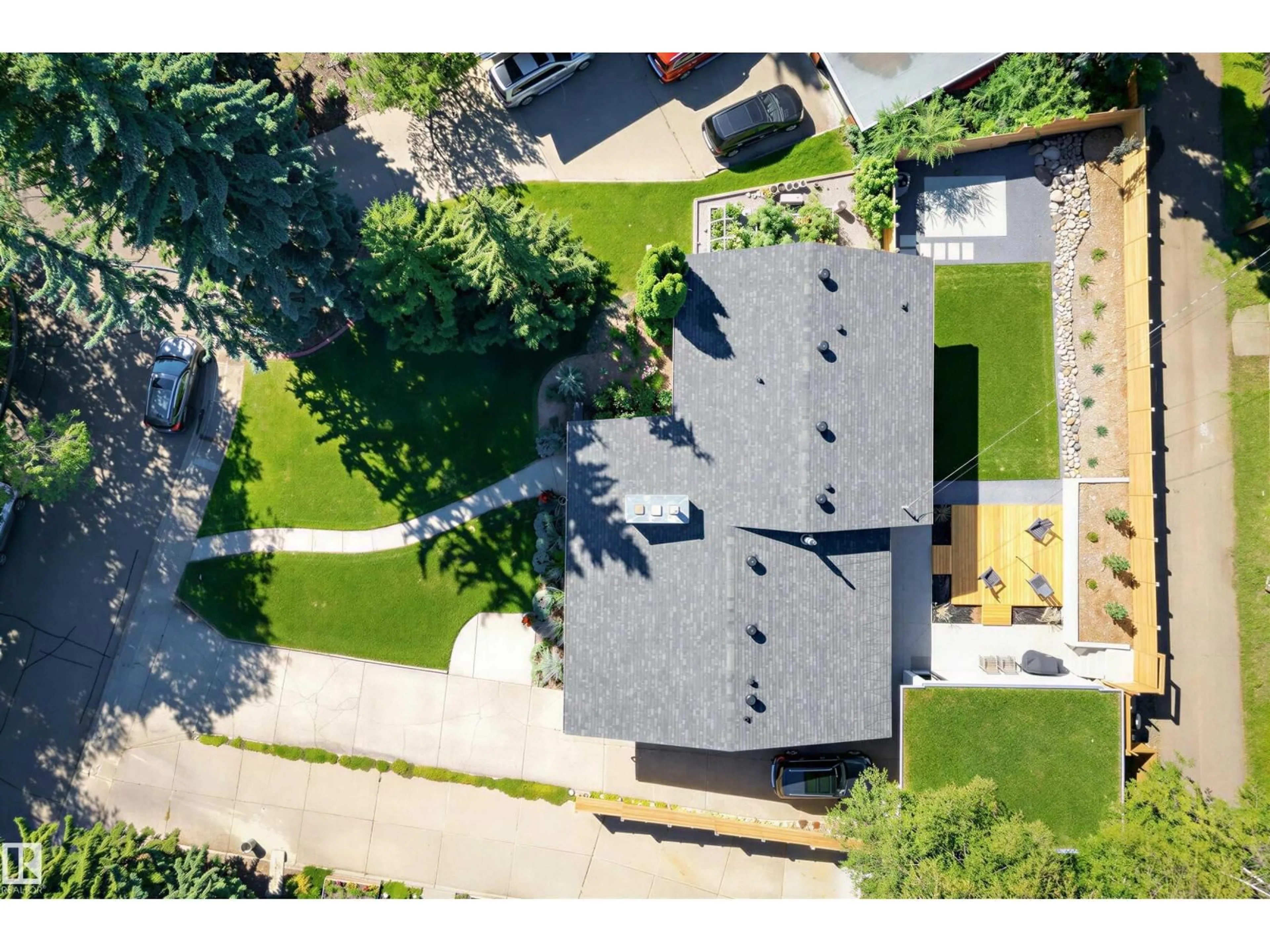 A pic from outside/outdoor area/front of a property/back of a property/a pic from drone, street for 8712 136 ST NW, Edmonton Alberta T5R0B9