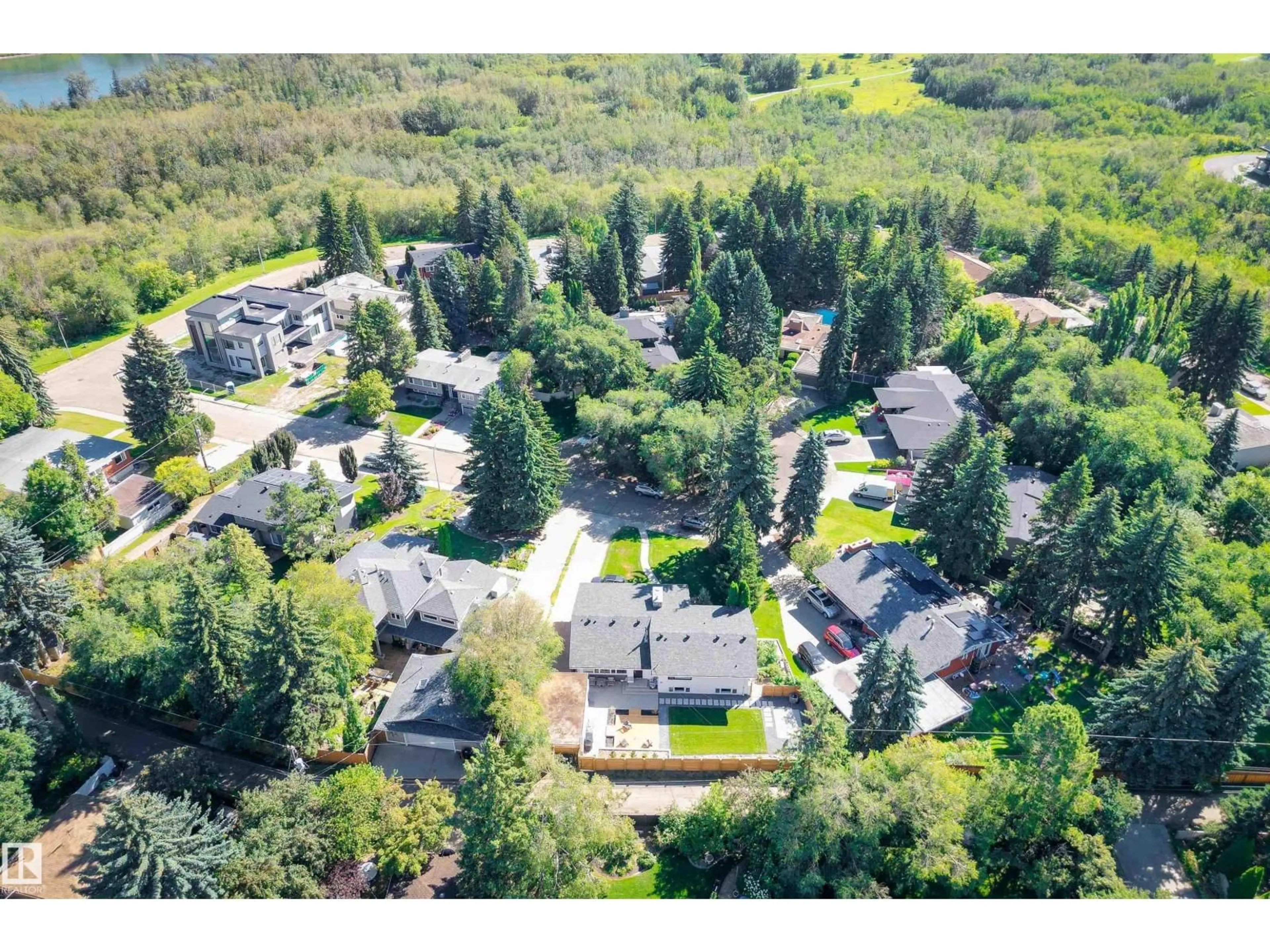 A pic from outside/outdoor area/front of a property/back of a property/a pic from drone, unknown for 8712 136 ST NW, Edmonton Alberta T5R0B9
