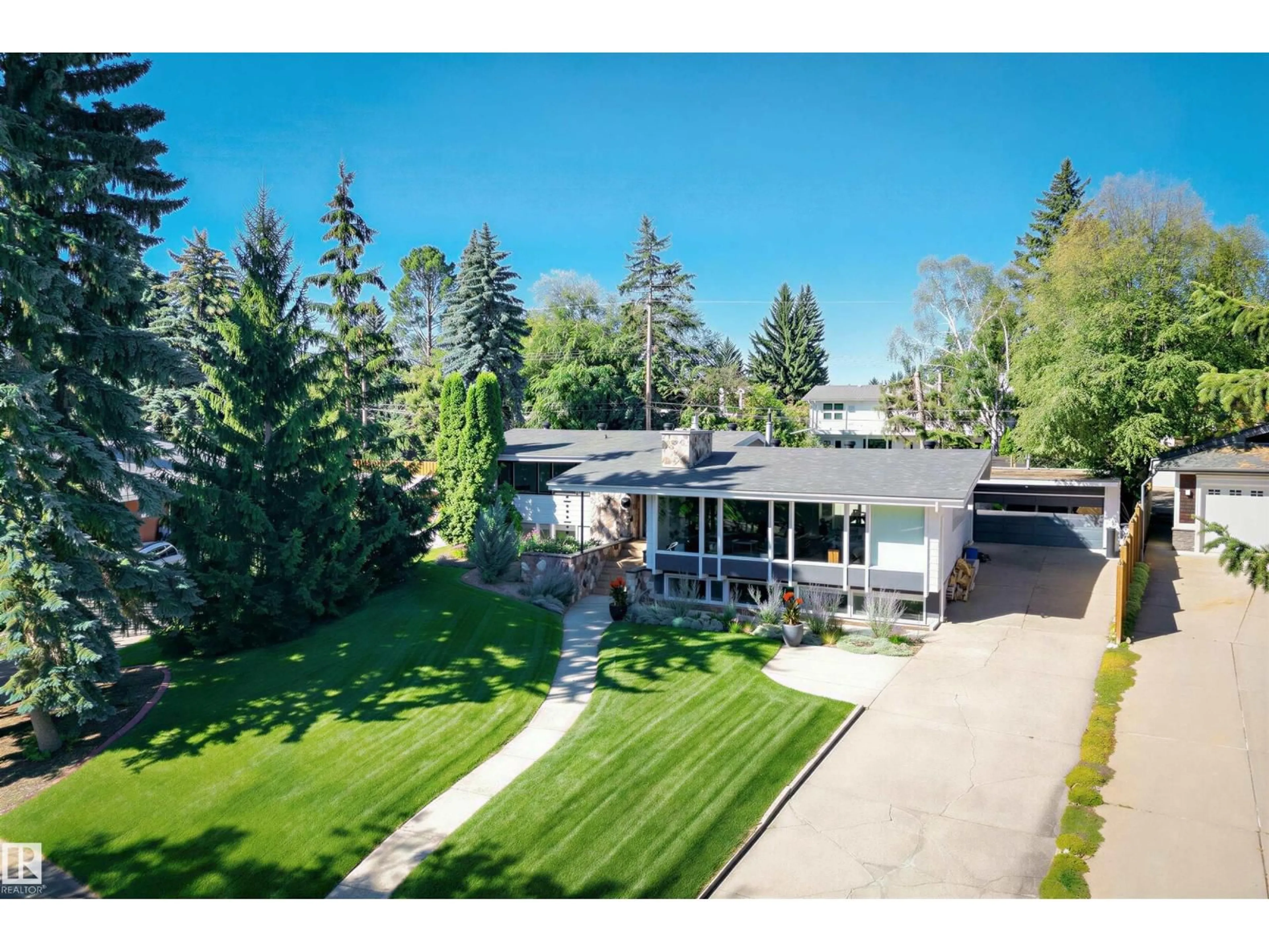 A pic from outside/outdoor area/front of a property/back of a property/a pic from drone, street for 8712 136 ST NW, Edmonton Alberta T5R0B9