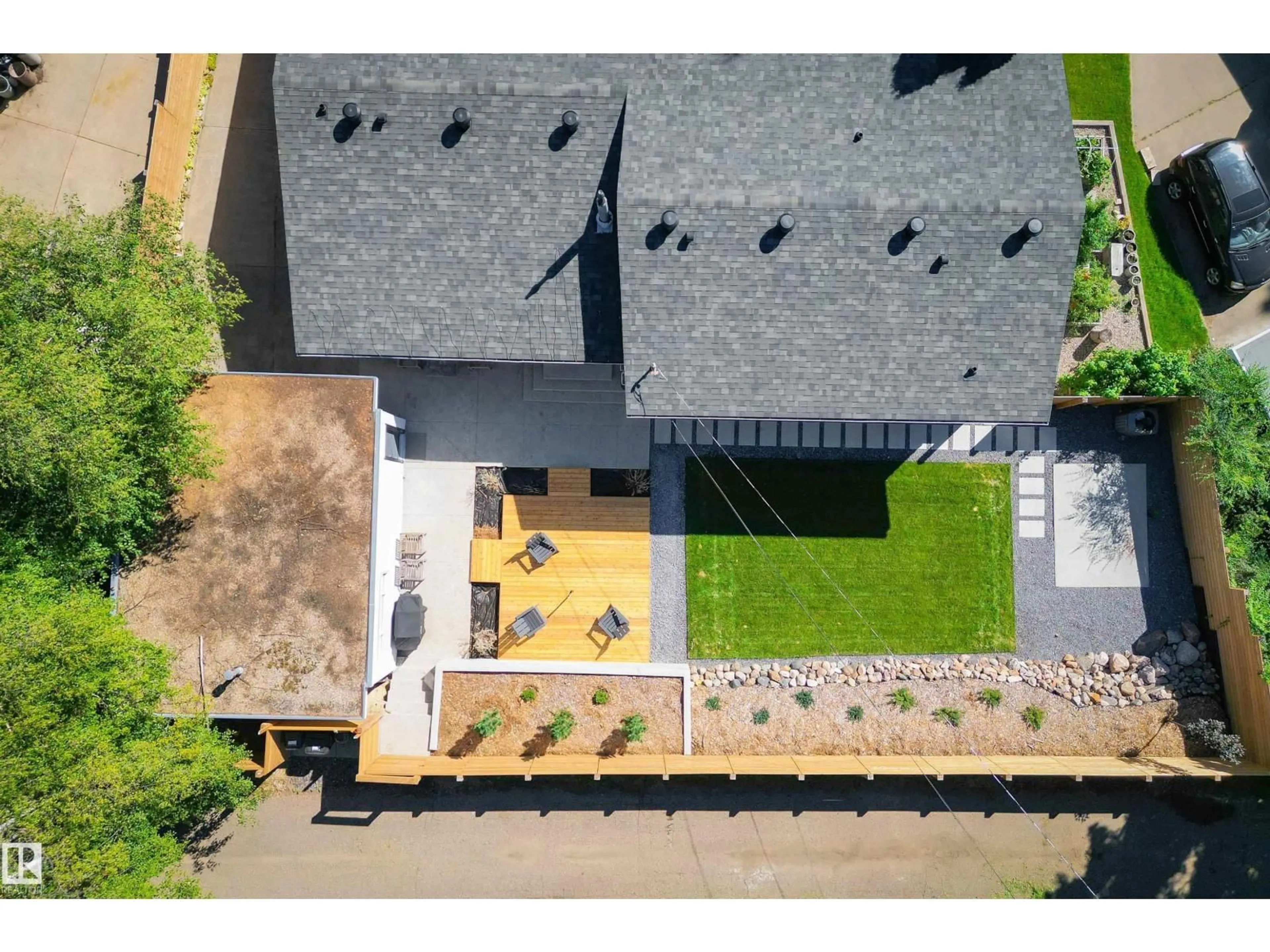 A pic from outside/outdoor area/front of a property/back of a property/a pic from drone, street for 8712 136 ST NW, Edmonton Alberta T5R0B9
