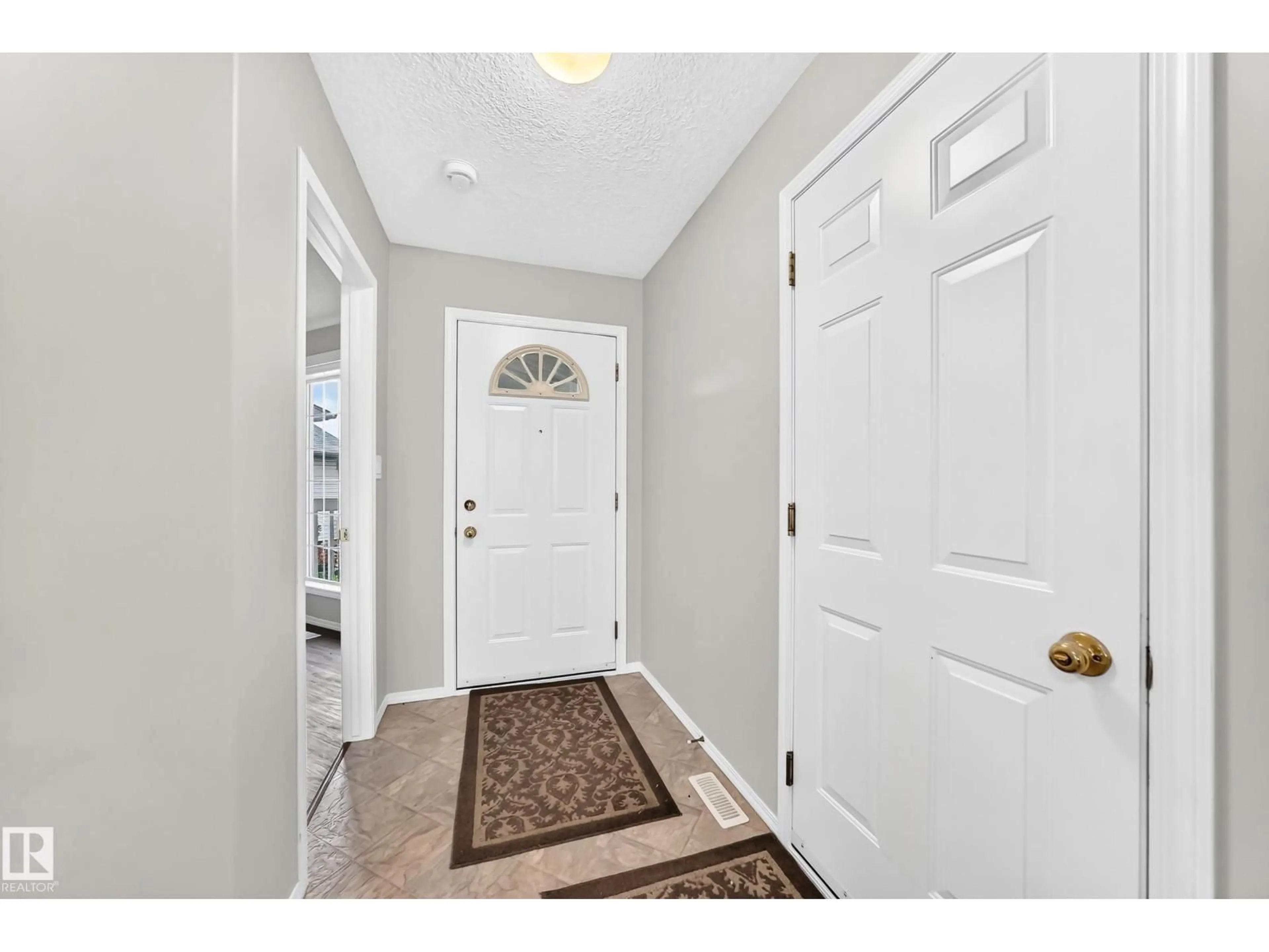 Indoor entryway for VG - 104 MAISONETTE, Leduc Alberta T9E6T1
