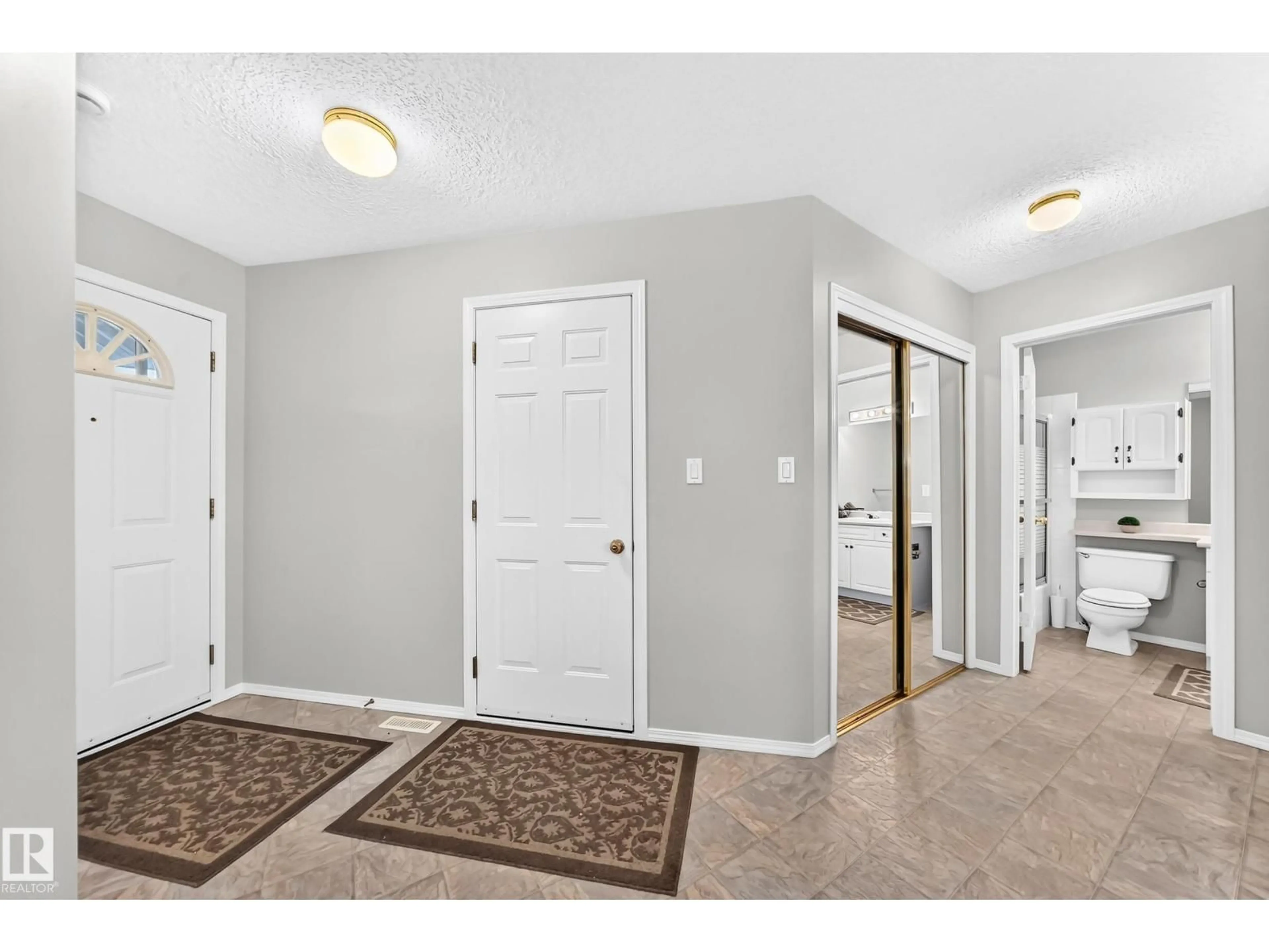 Indoor entryway for VG - 104 MAISONETTE, Leduc Alberta T9E6T1