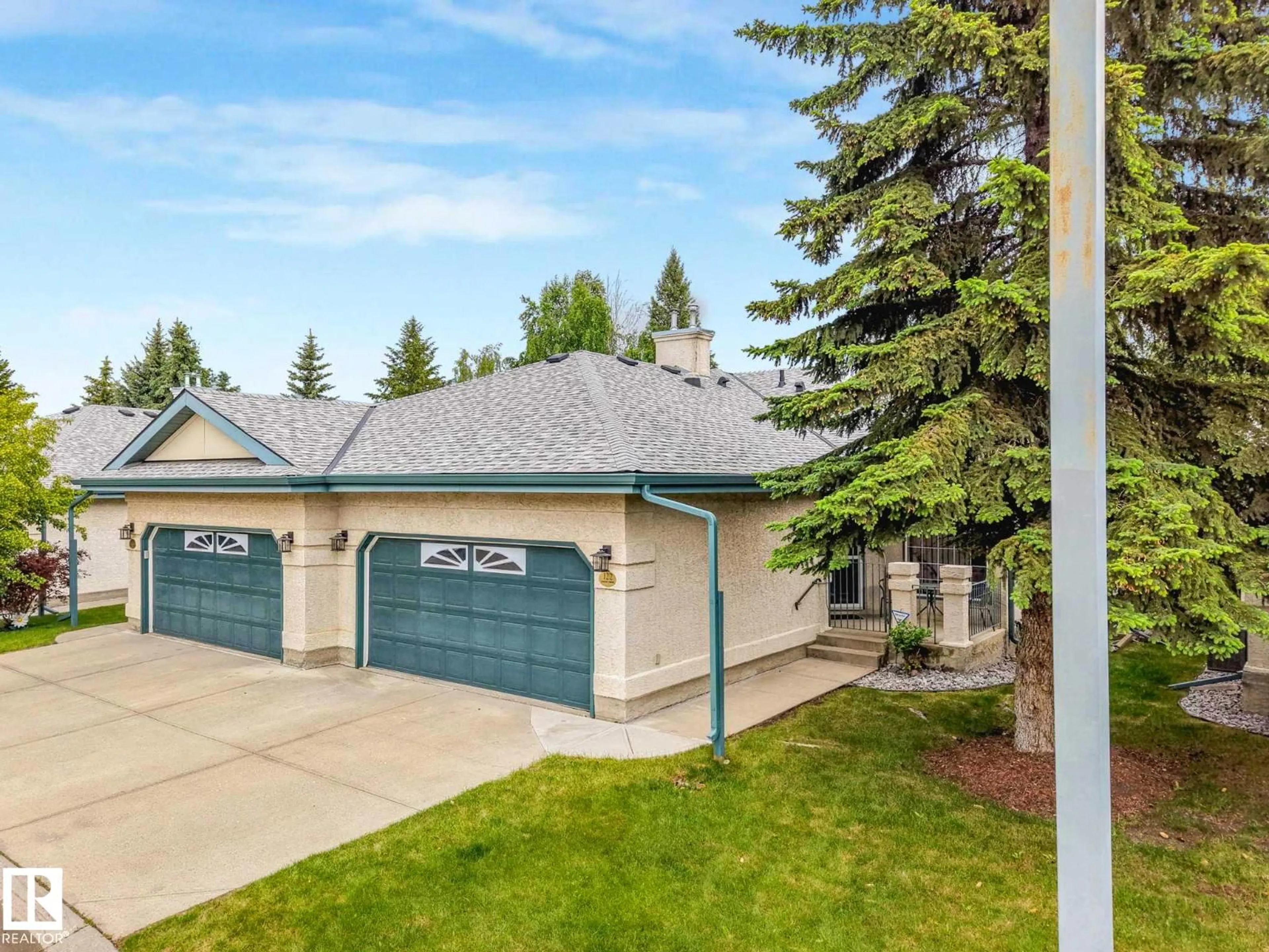 A pic from outside/outdoor area/front of a property/back of a property/a pic from drone, unknown for 122 HADDOW CL, Edmonton Alberta T6R2P8