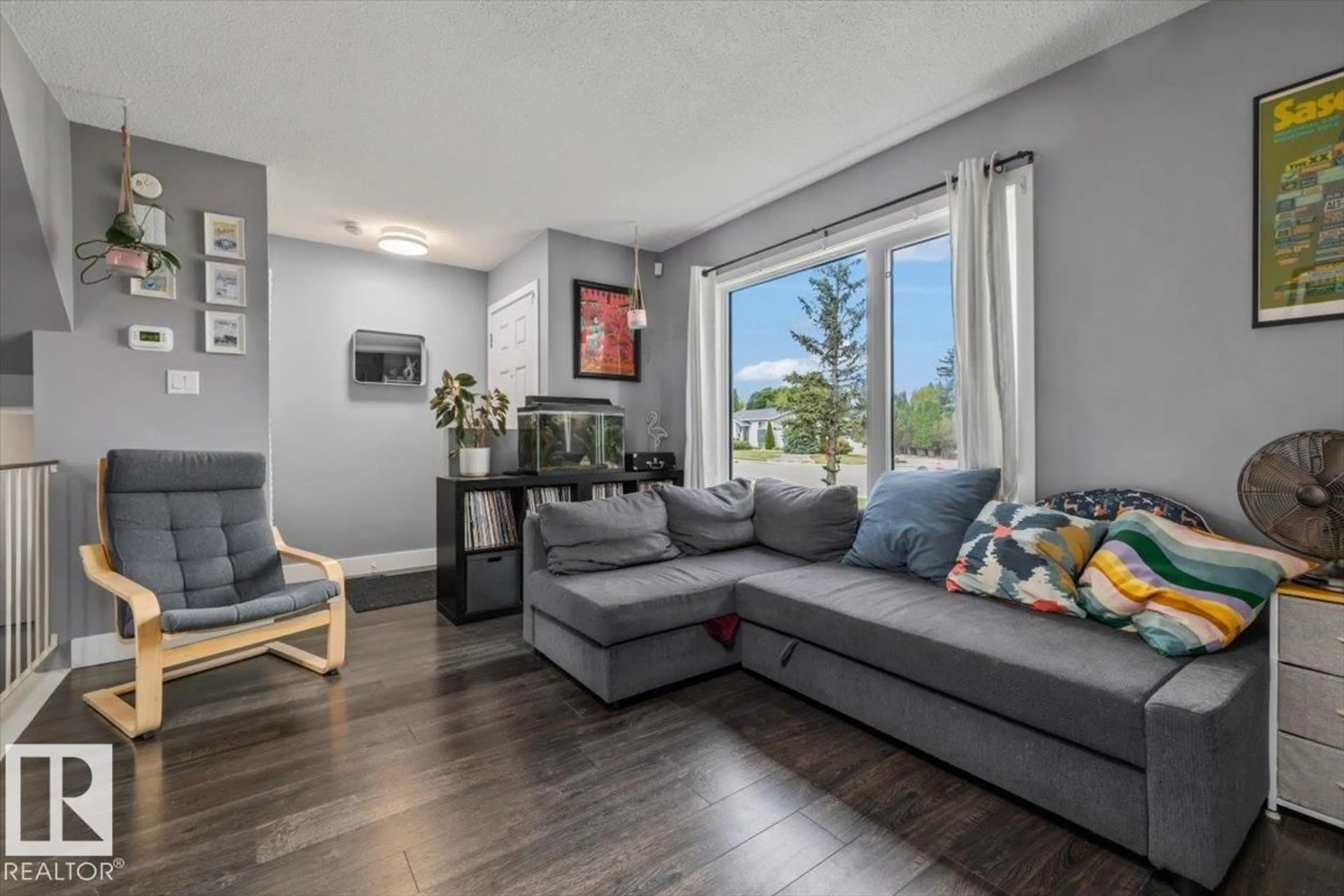 Living room with furniture, unknown for 1040 LAKEWOOD RD, Edmonton Alberta T6K3T7