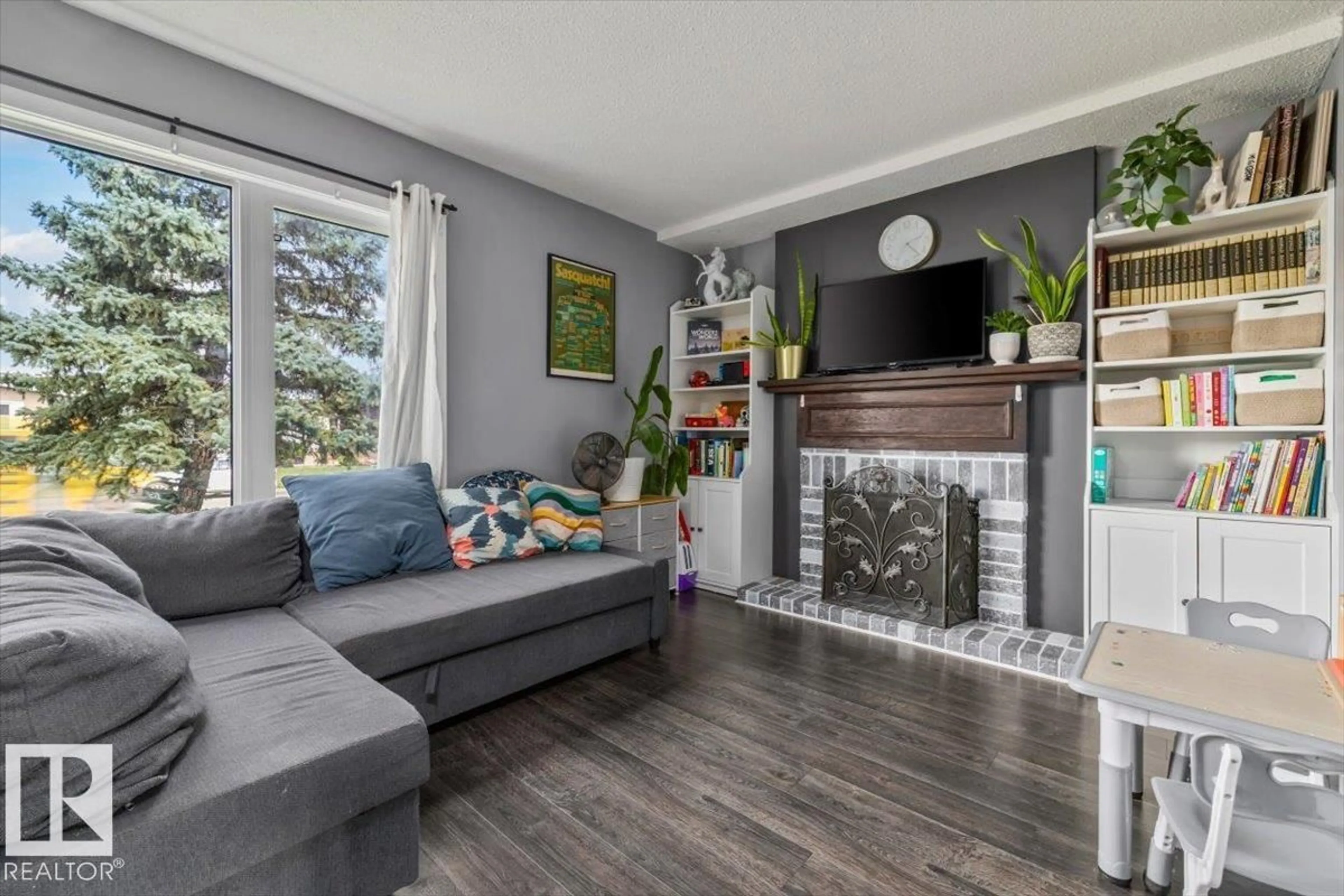 Living room with furniture, unknown for 1040 LAKEWOOD RD, Edmonton Alberta T6K3T7