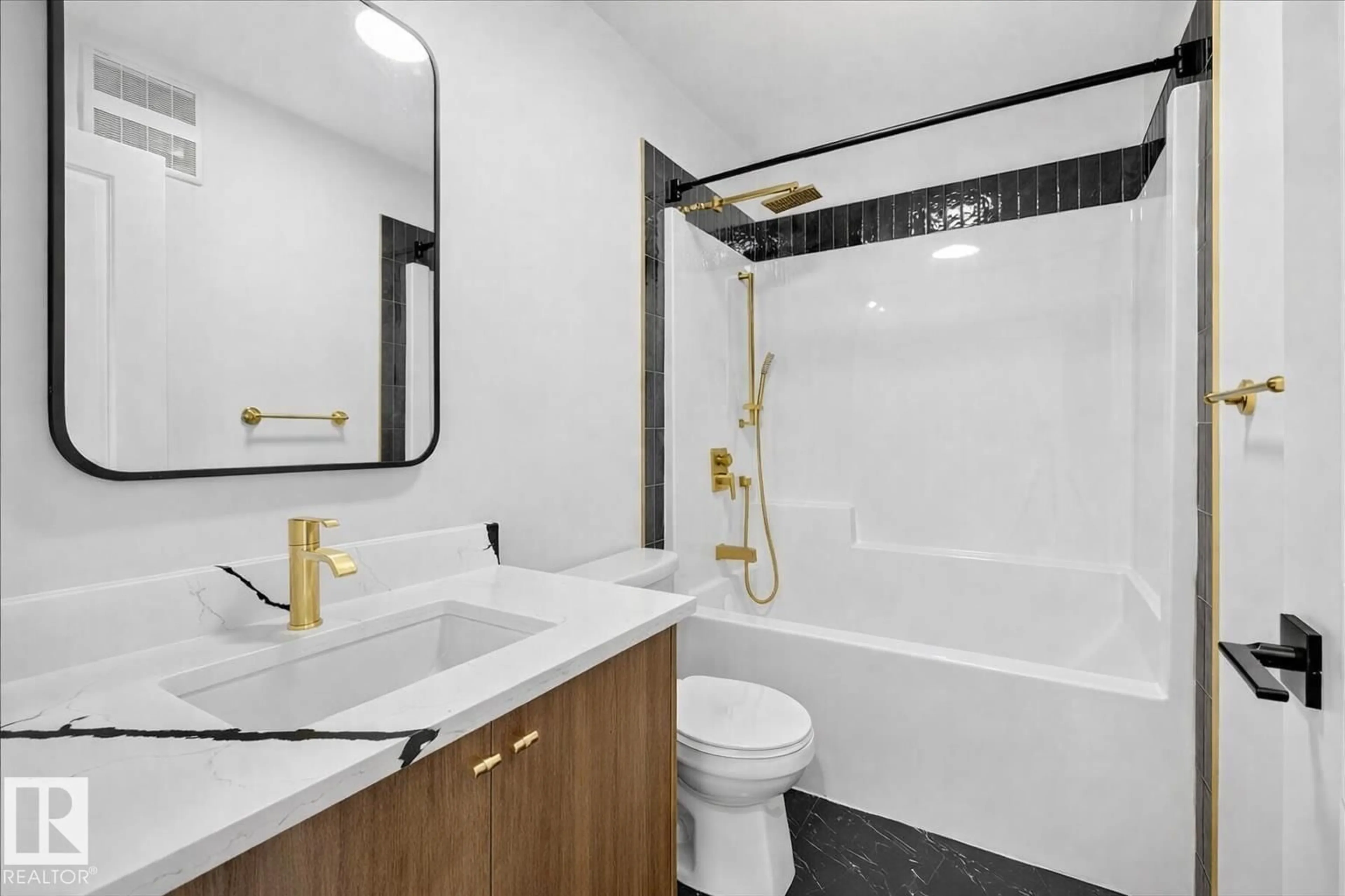 Standard bathroom, ceramic/tile floor for 2106 CROSSBILL LN, Edmonton Alberta T5S0W3