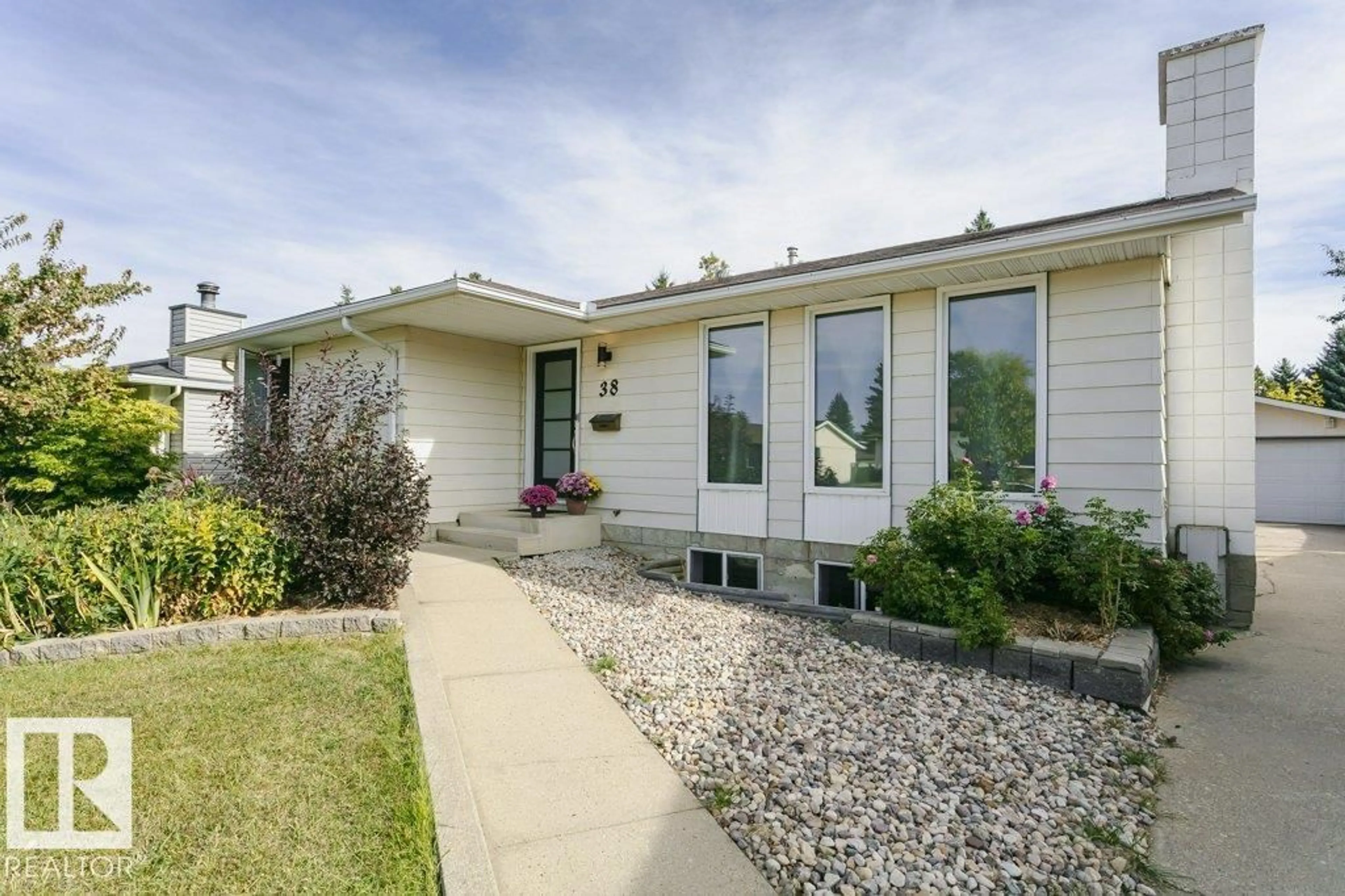 Home with vinyl exterior material, street for 38 GALEN CR, Sherwood Park Alberta T8A2L2