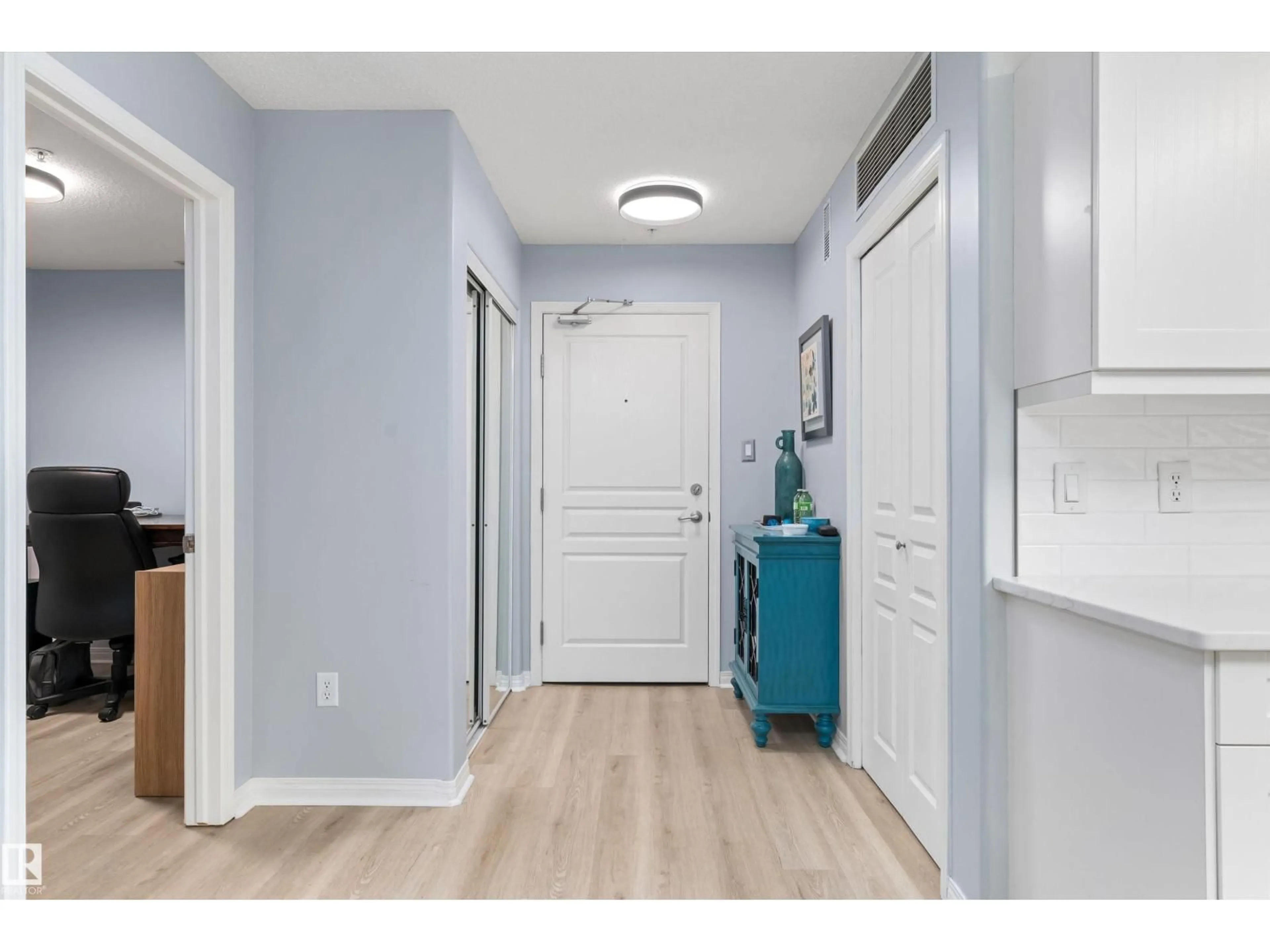 Indoor entryway for 131 16035 132 ST NW, Edmonton Alberta T6V0B4