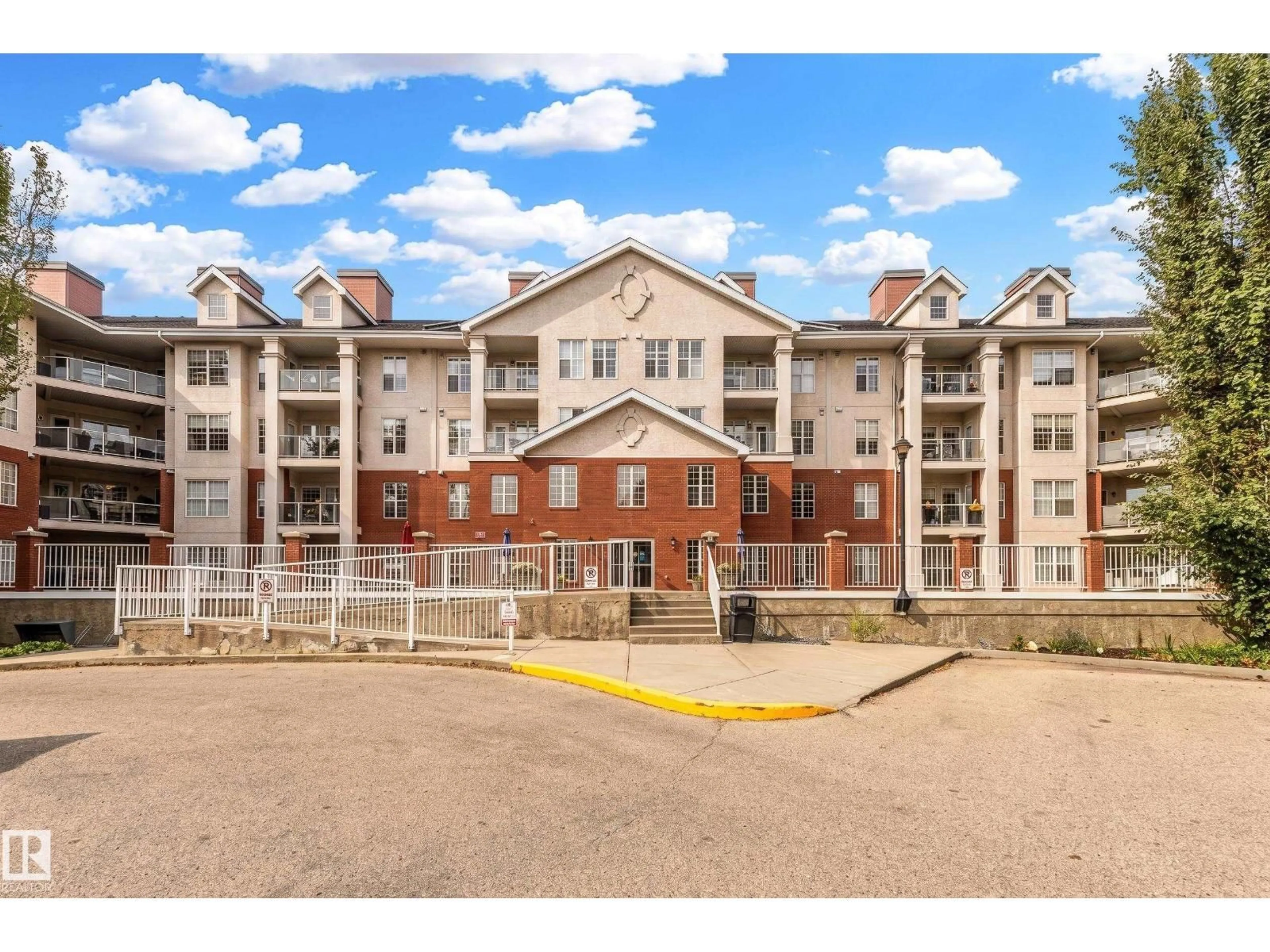 A pic from outside/outdoor area/front of a property/back of a property/a pic from drone, unknown for 45 - 230 INGLEWOOD DR, St. Albert Alberta T8N0B6