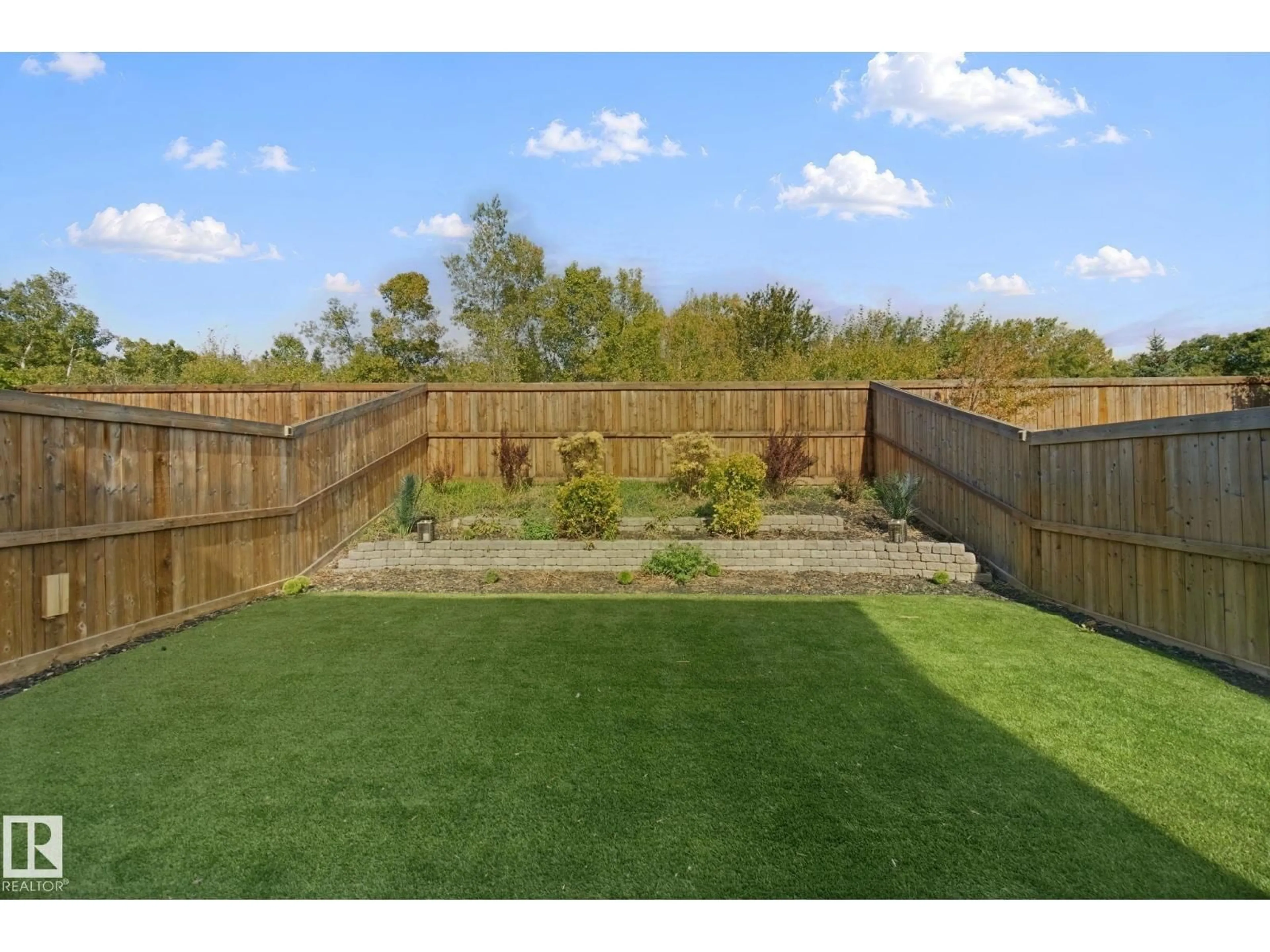 Patio, unknown for 72 ROYAL ST, St. Albert Alberta T8N7X4