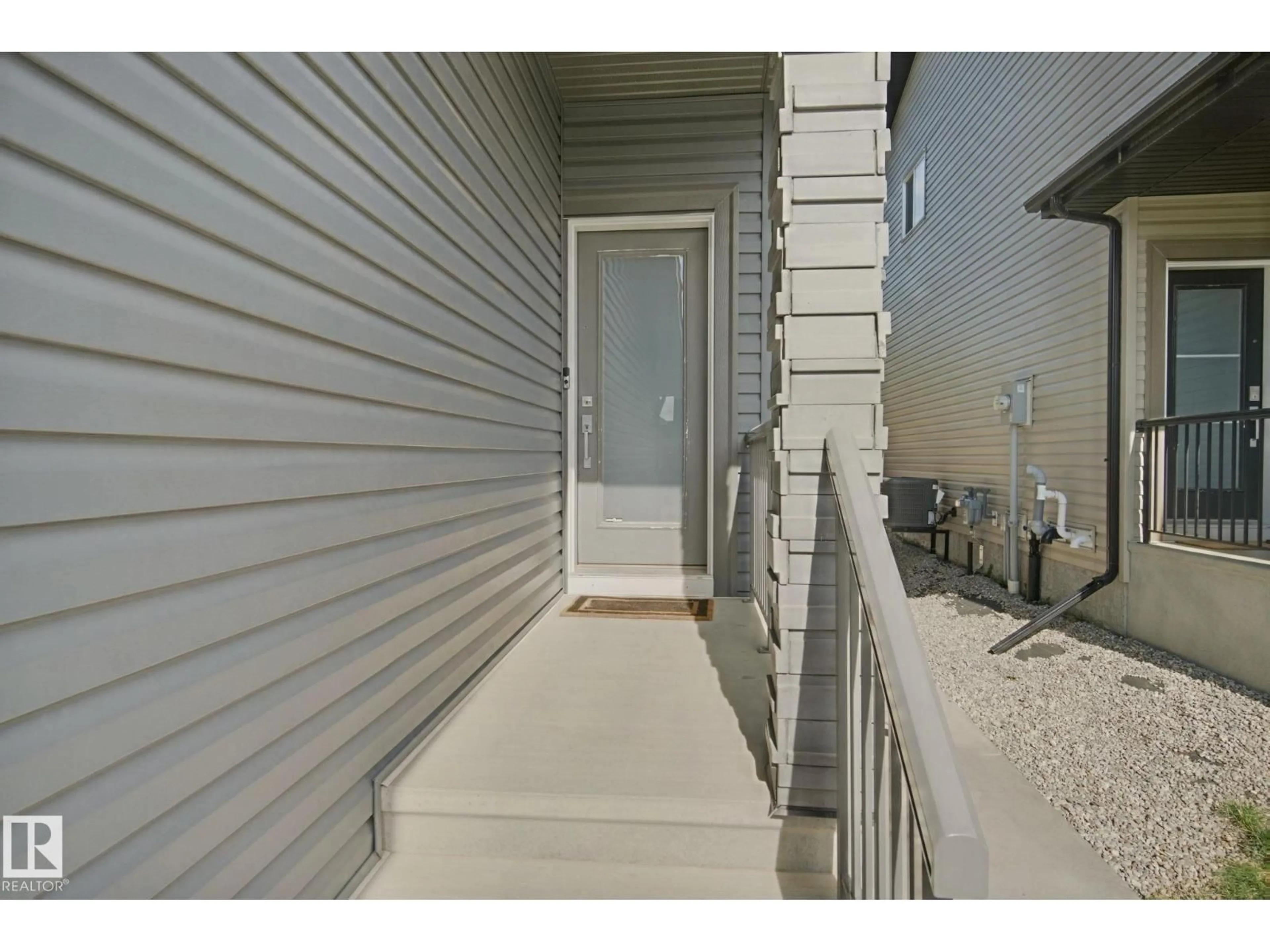 Indoor entryway for 72 ROYAL ST, St. Albert Alberta T8N7X4