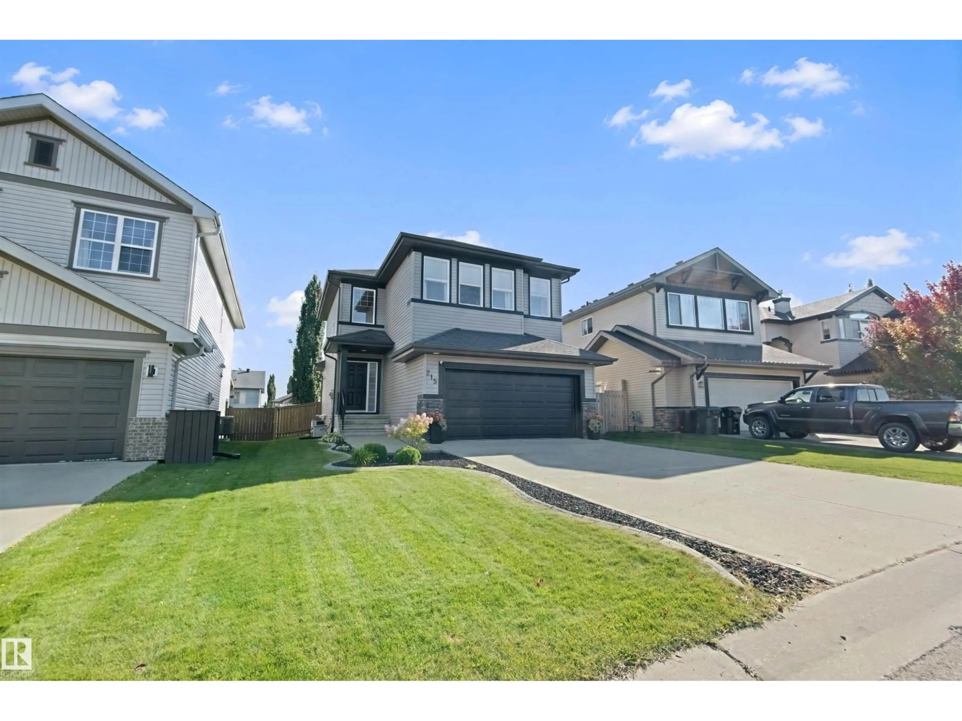 A pic from outside/outdoor area/front of a property/back of a property/a pic from drone, street for 215 HENDERSON LI, Spruce Grove Alberta T7X0C7