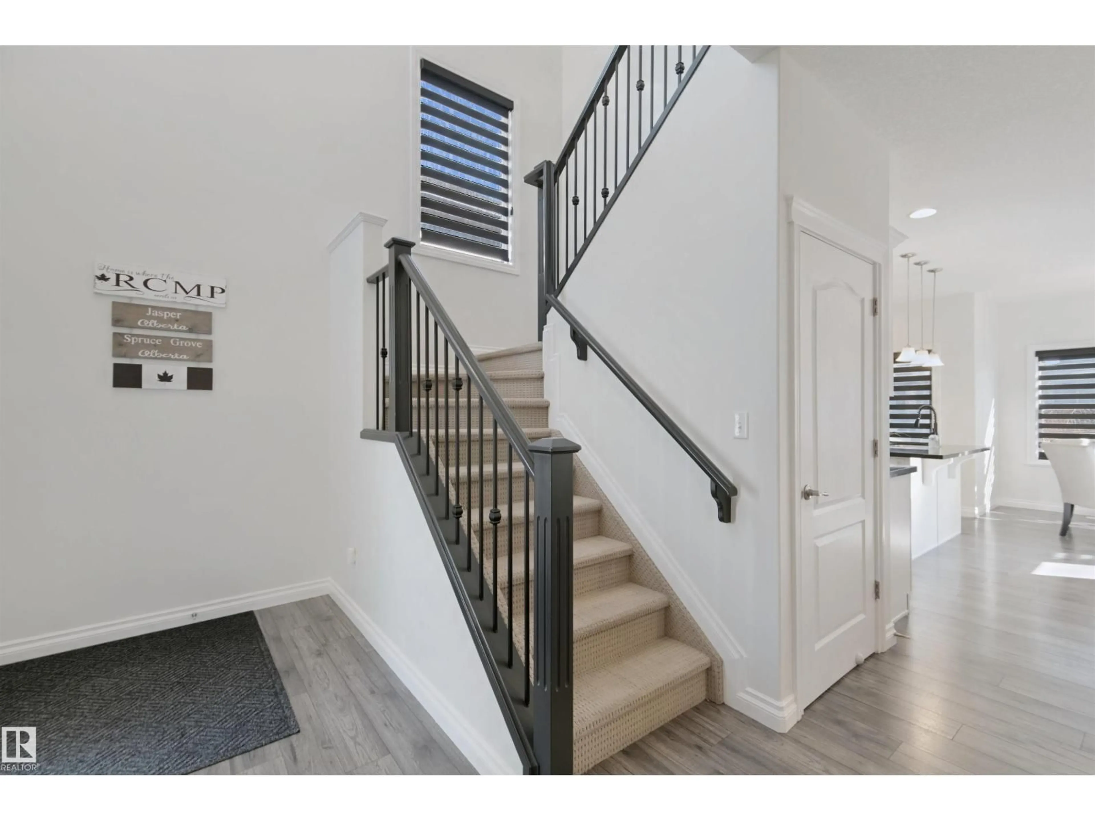 Indoor entryway for 215 HENDERSON LI, Spruce Grove Alberta T7X0C7