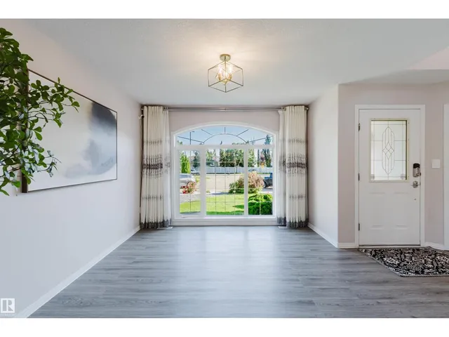 11526 9 AV, Edmonton 5