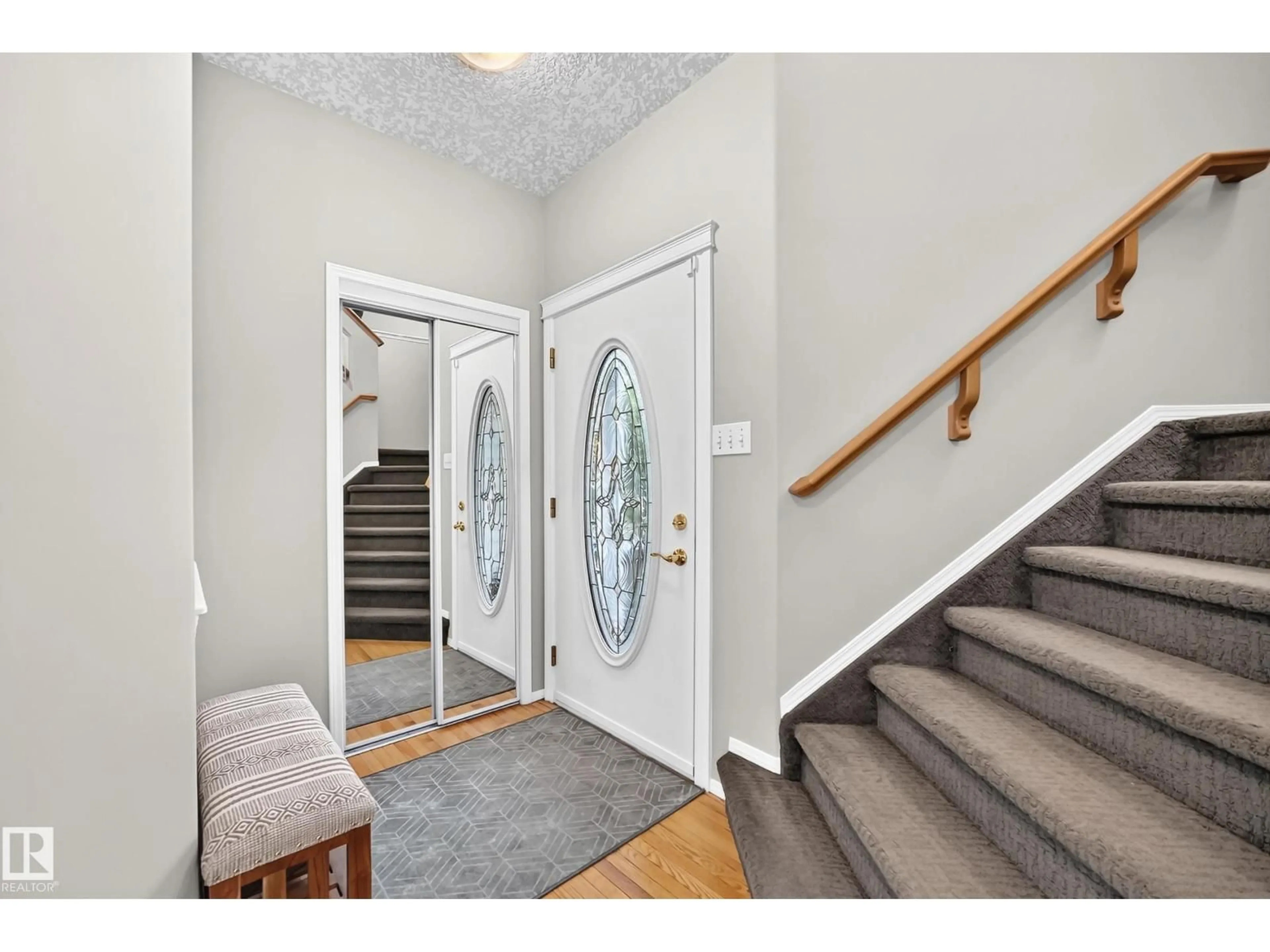 Indoor entryway for 265 DUNVEGAN RD, Edmonton Alberta T5L5E5