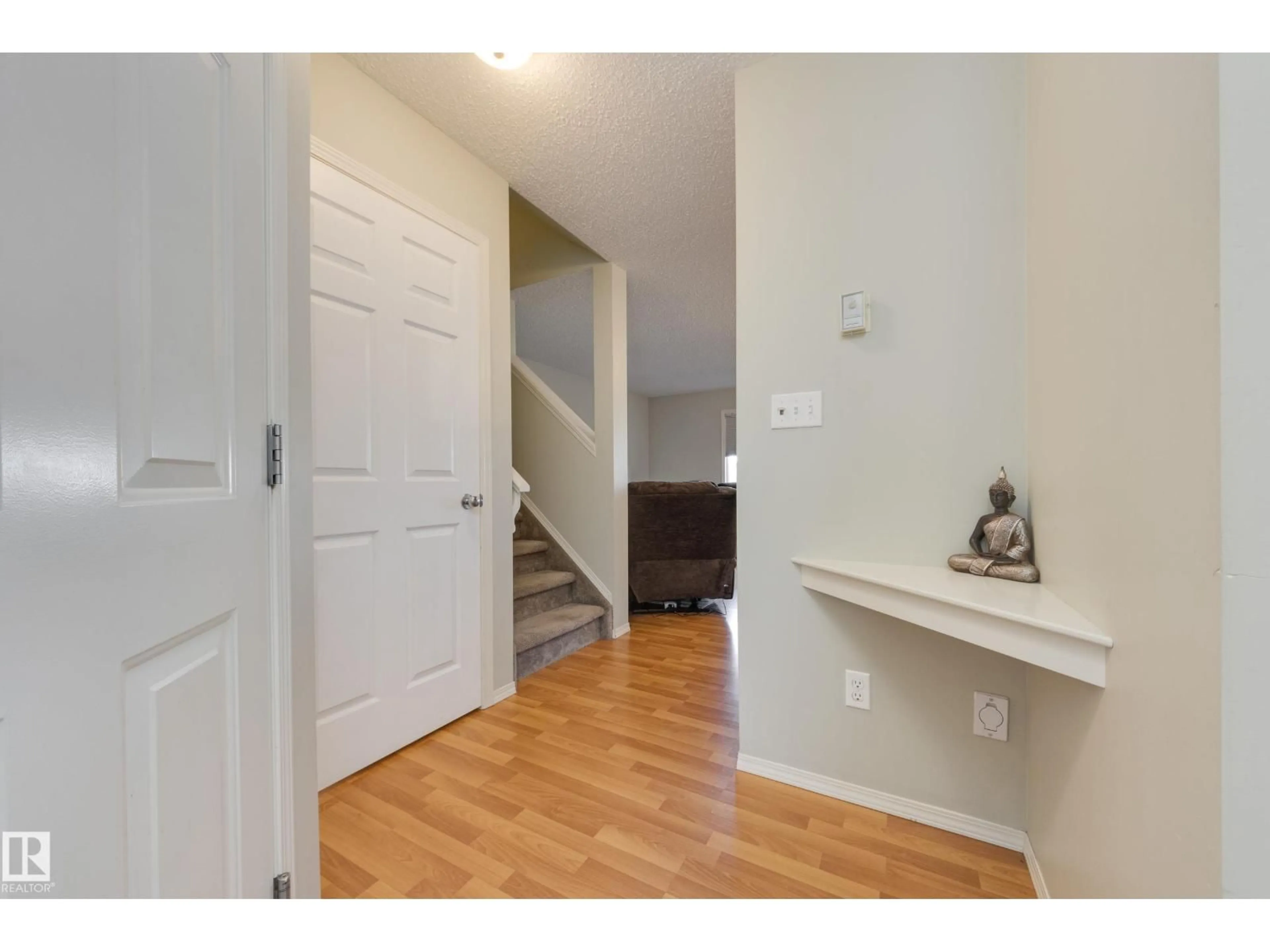 Indoor entryway for 11 - 115 CHESTERMERE DR, Sherwood Park Alberta T8H2W4