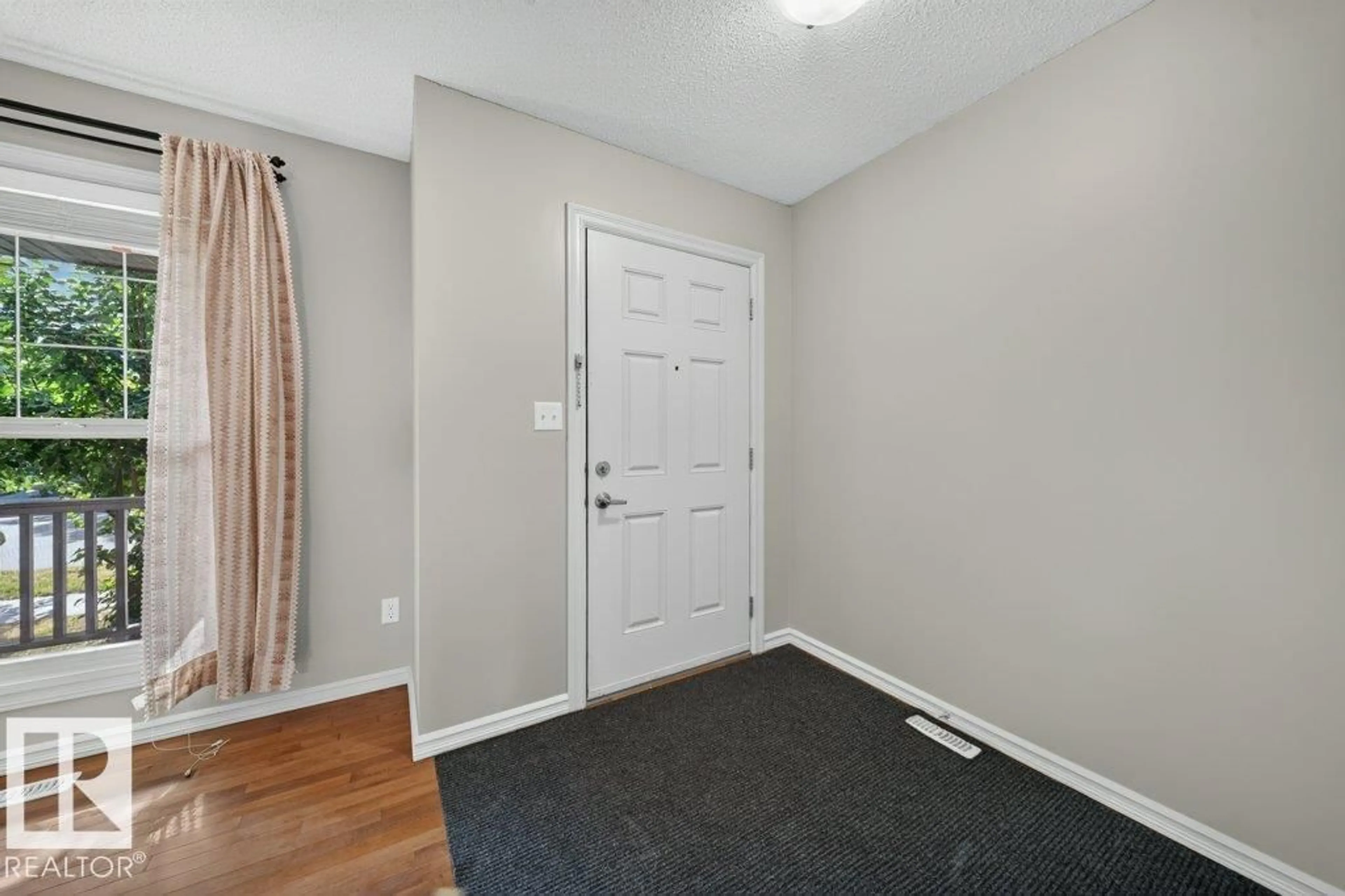 Indoor entryway for 2926 21A AV, Edmonton Alberta T6T0K3