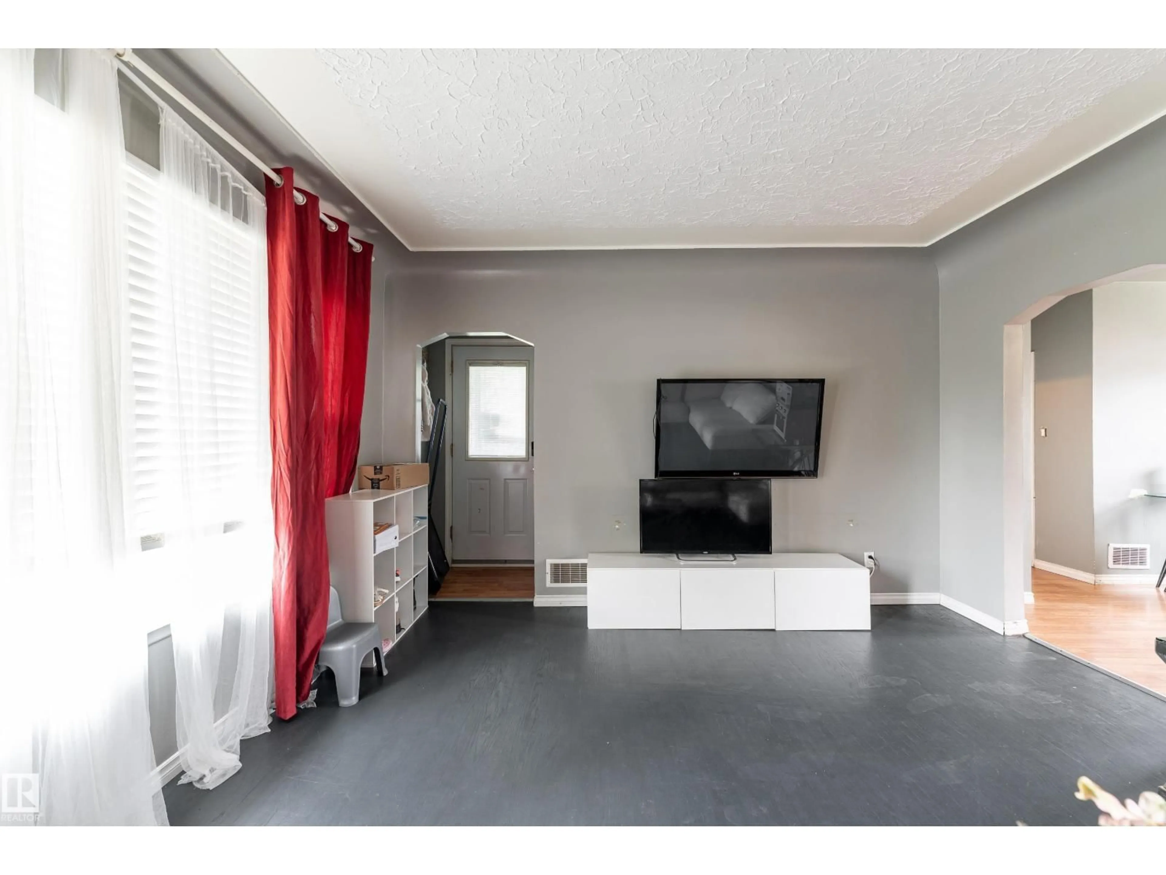 A pic of a room for NW - 11205 95 ST, Edmonton Alberta T5G1K8
