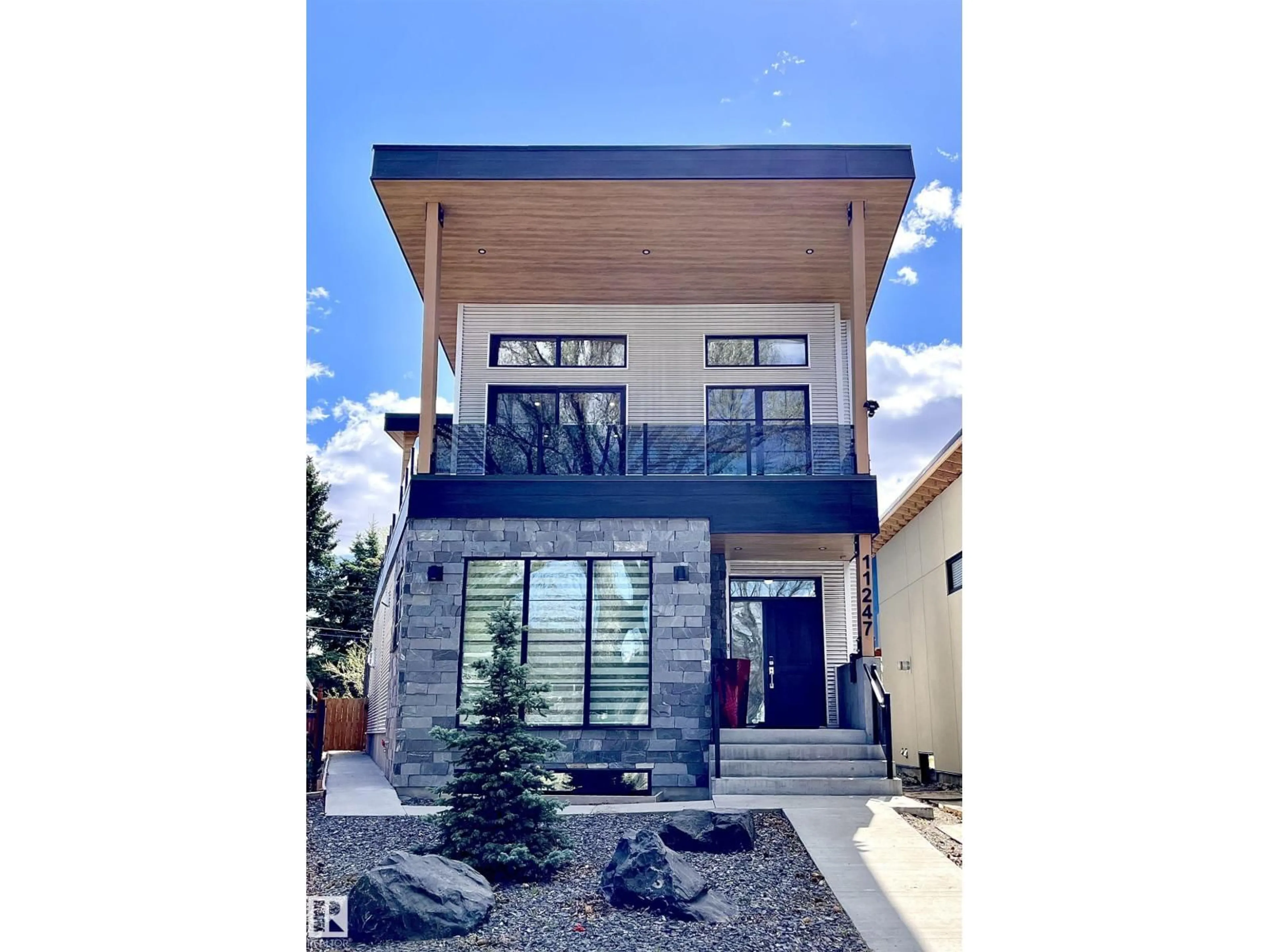 Unknown for 11247 71 AV, Edmonton Alberta T6G0A5