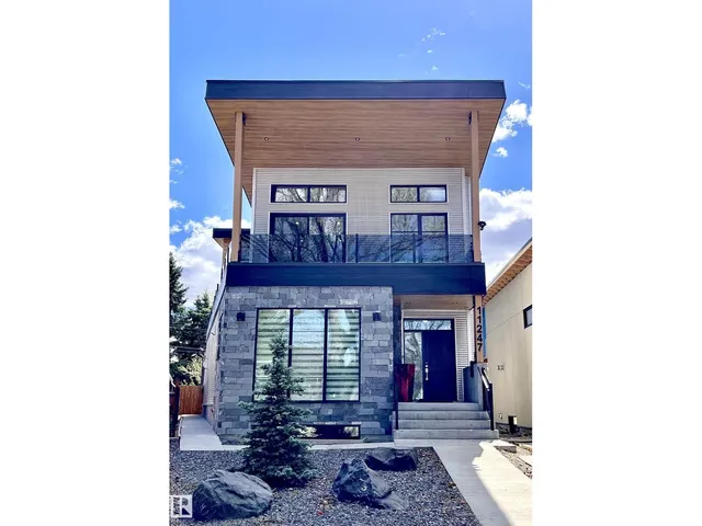11247 71 AV, Edmonton 4