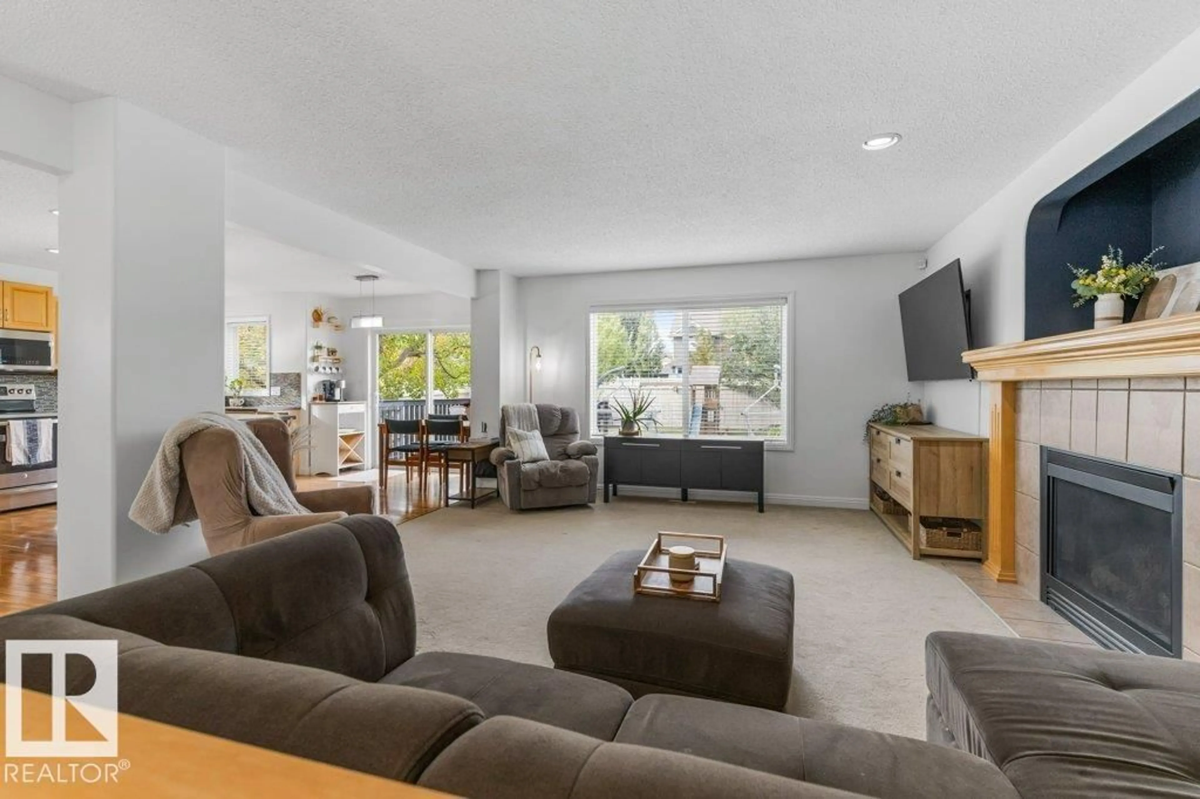 Living room with furniture, unknown for 98 EASTGATE WY, St. Albert Alberta T8N7B6