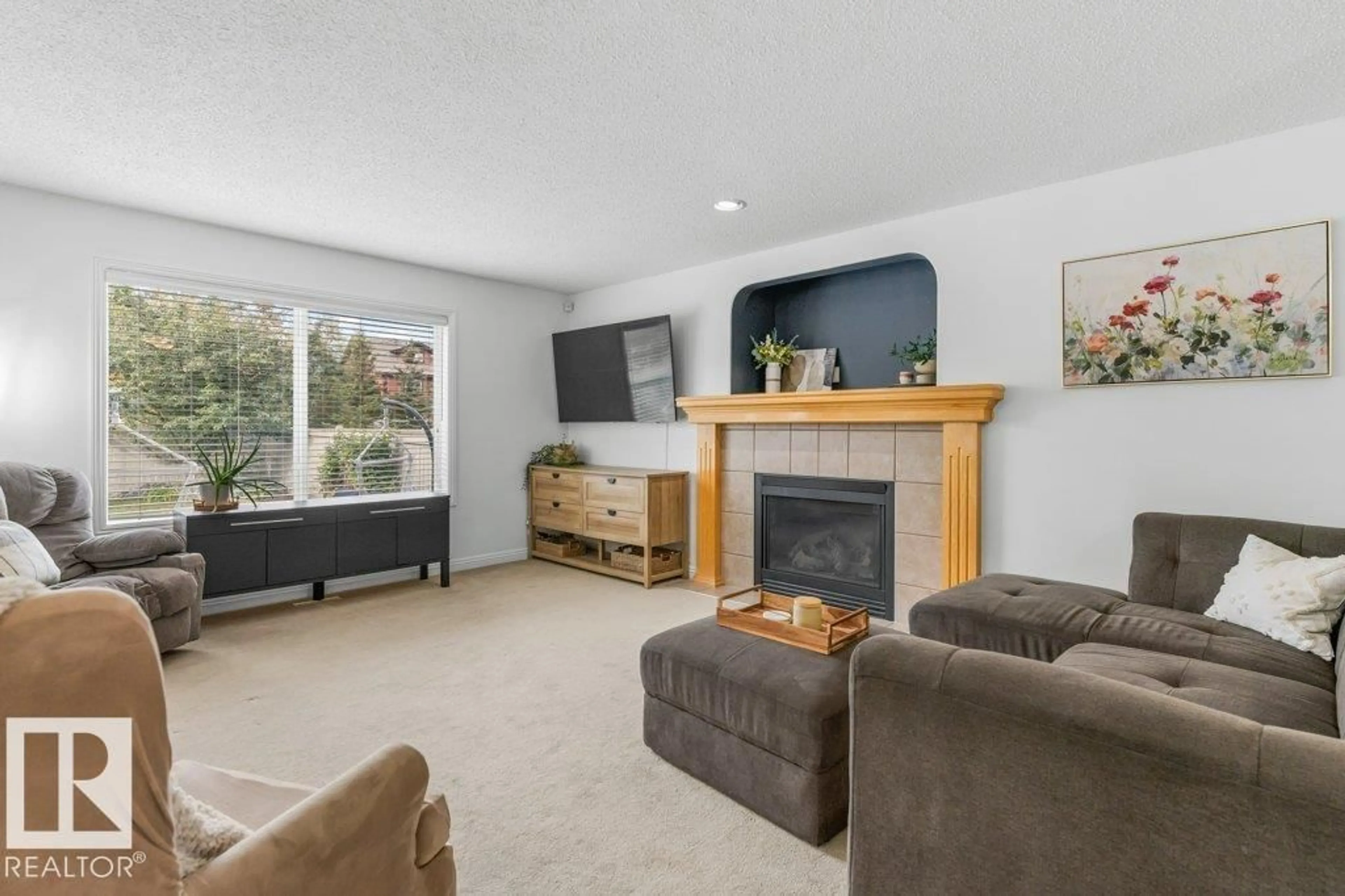 Living room with furniture, unknown for 98 EASTGATE WY, St. Albert Alberta T8N7B6