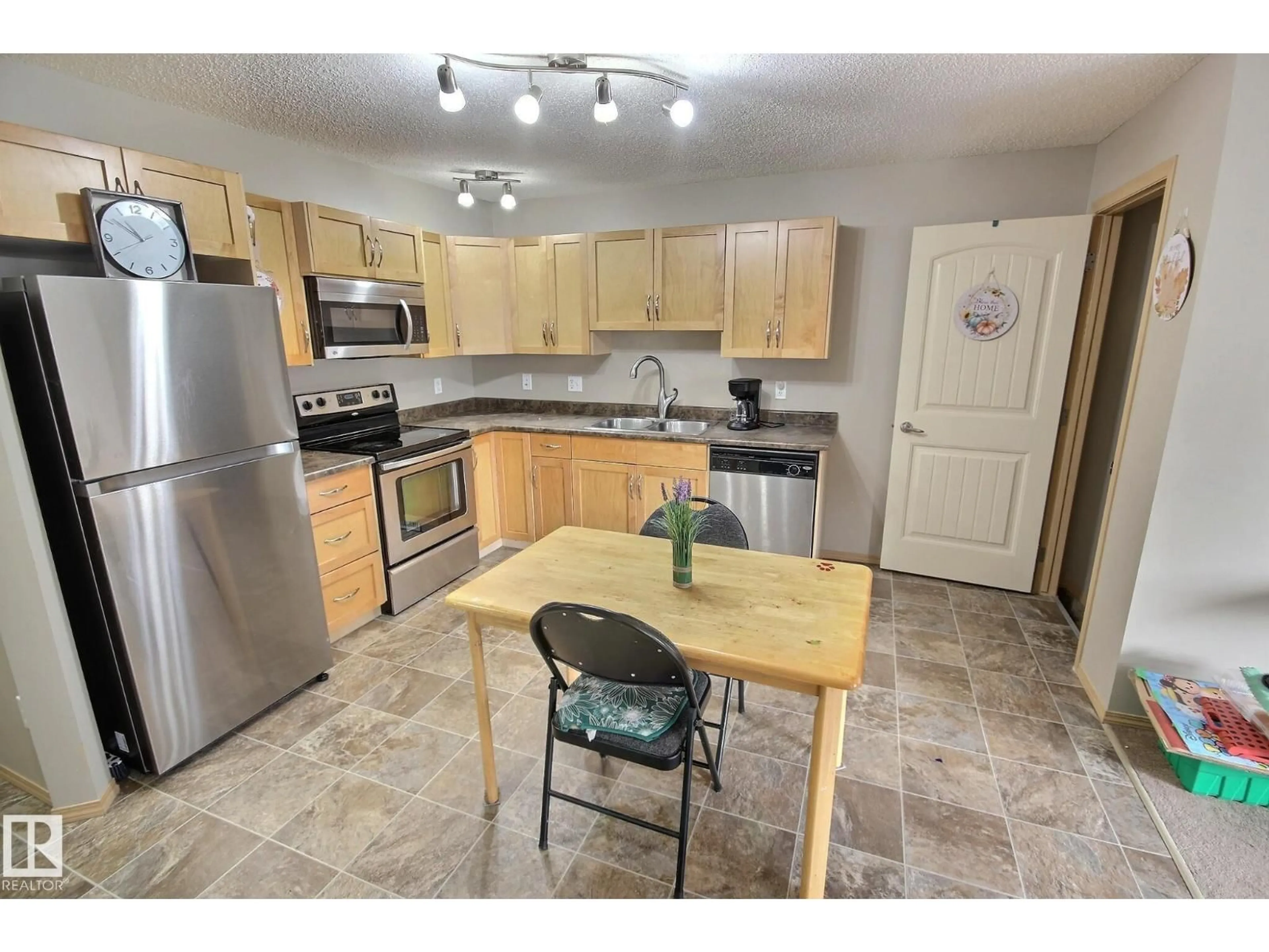 Standard kitchen, unknown for 16 - 604 62 ST, Edmonton Alberta T6X0K4