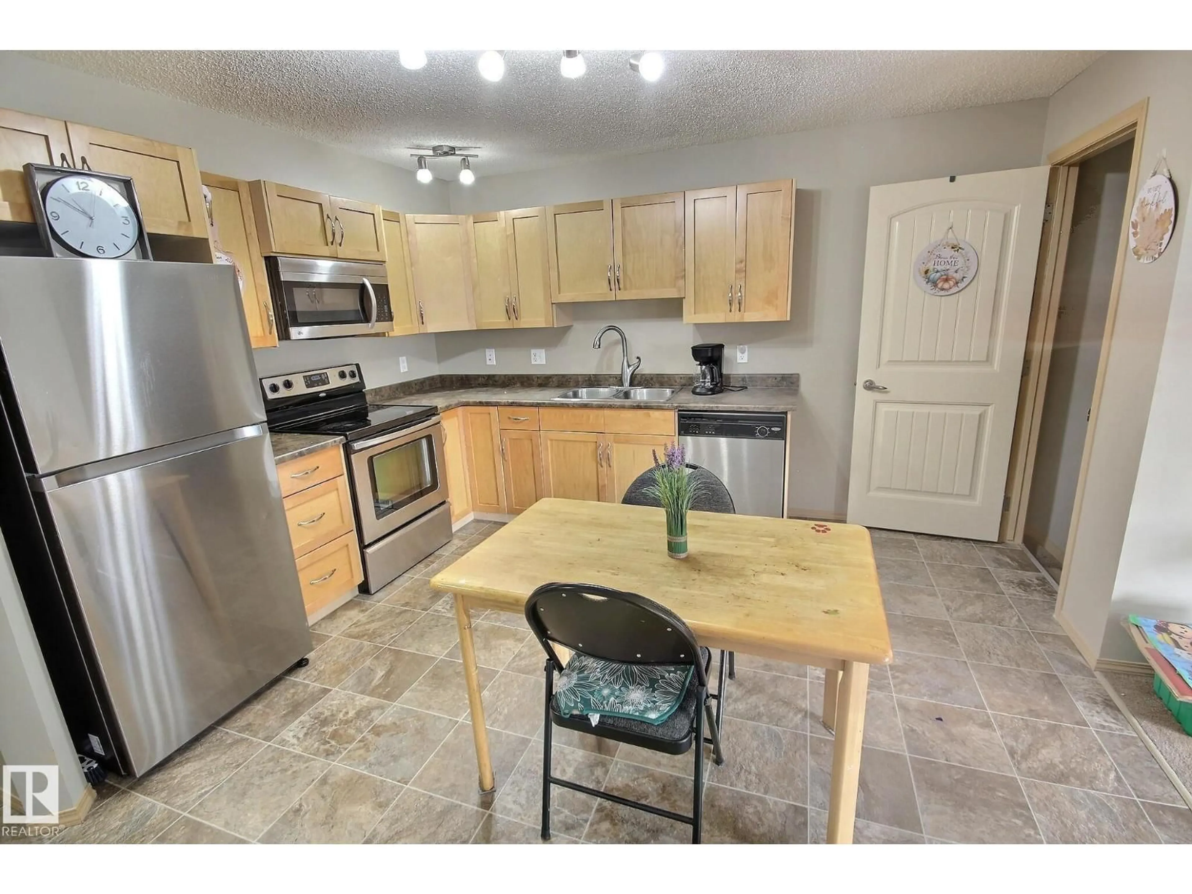 Standard kitchen, unknown for 16 - 604 62 ST, Edmonton Alberta T6X0K4
