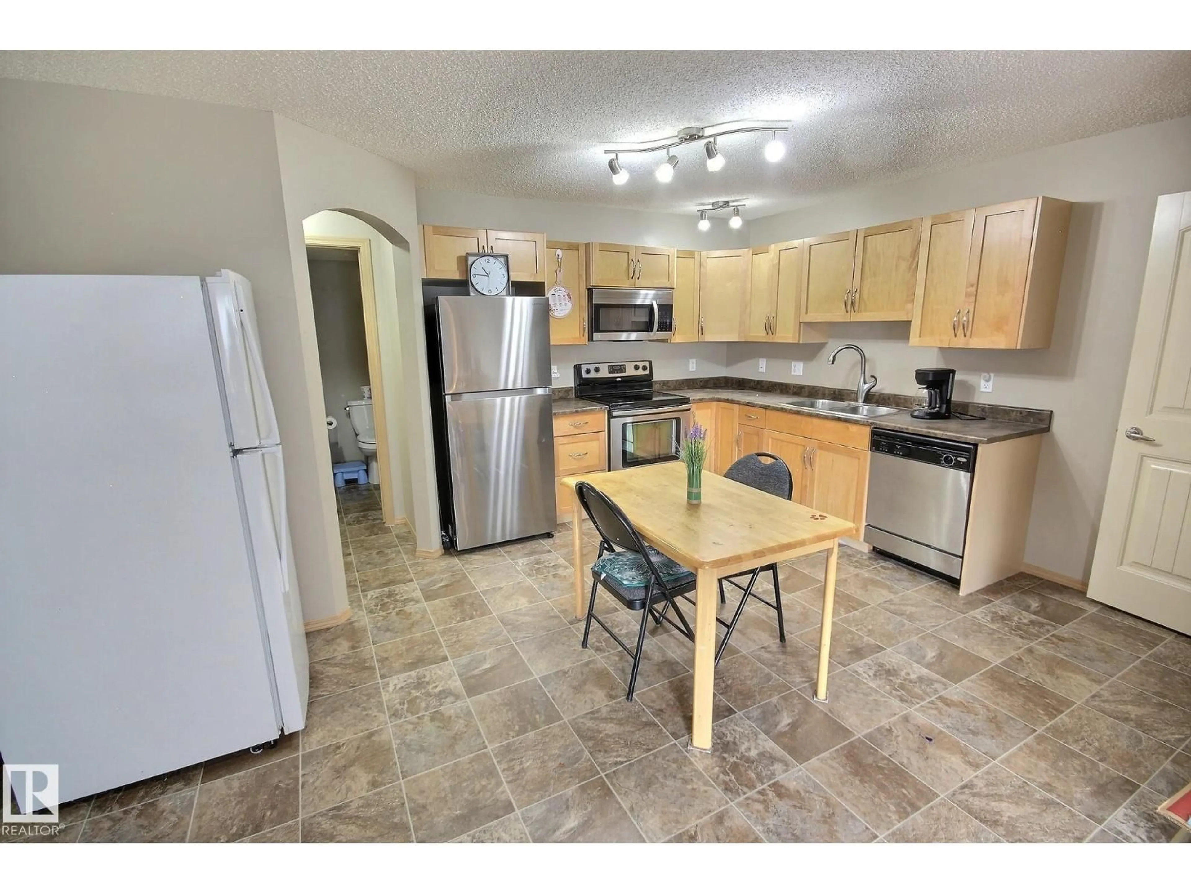 Standard kitchen, unknown for 16 - 604 62 ST, Edmonton Alberta T6X0K4