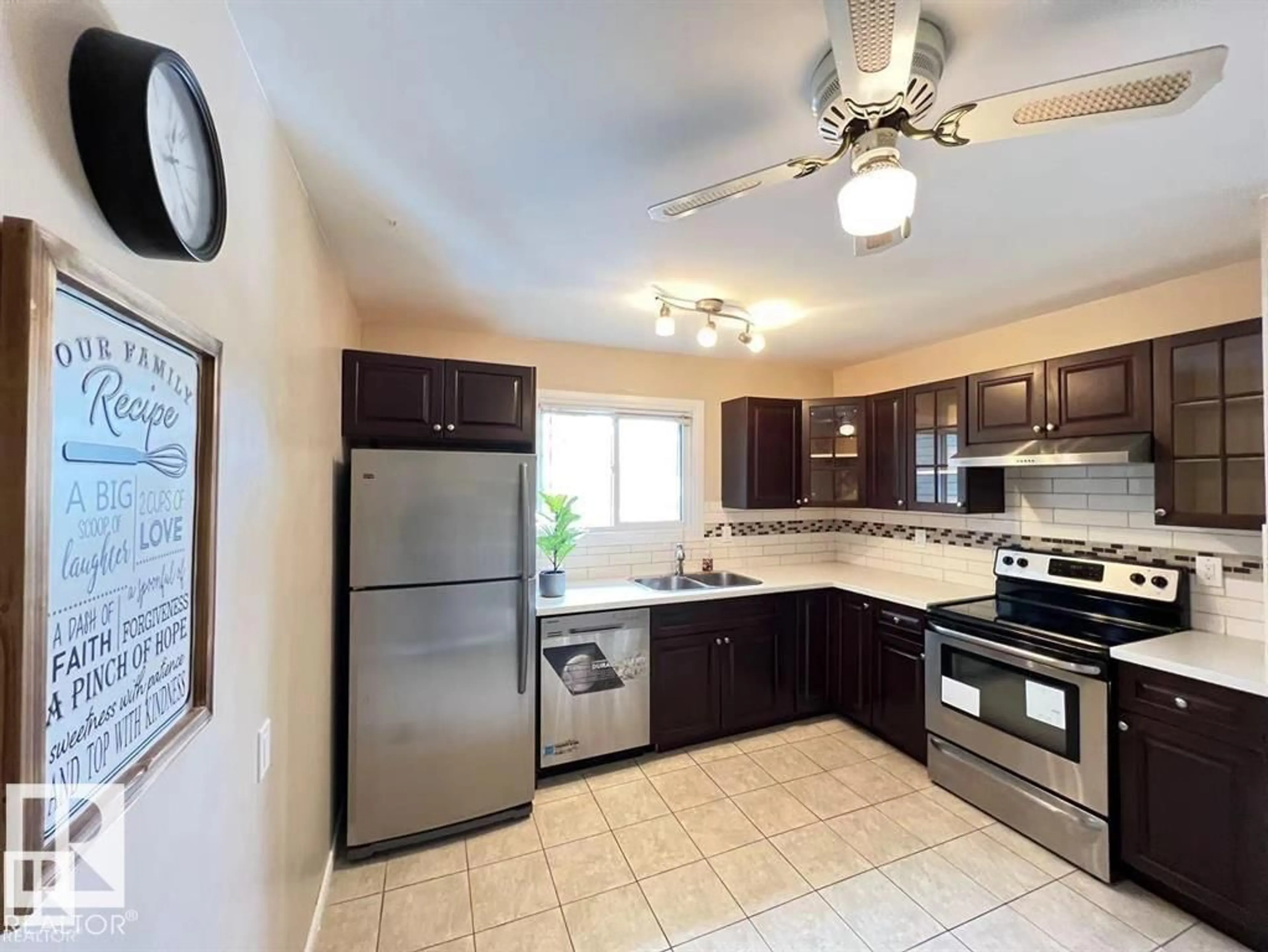 Standard kitchen, ceramic/tile floor for 144 KASKITAYO COURT, Edmonton Alberta T6J3T3