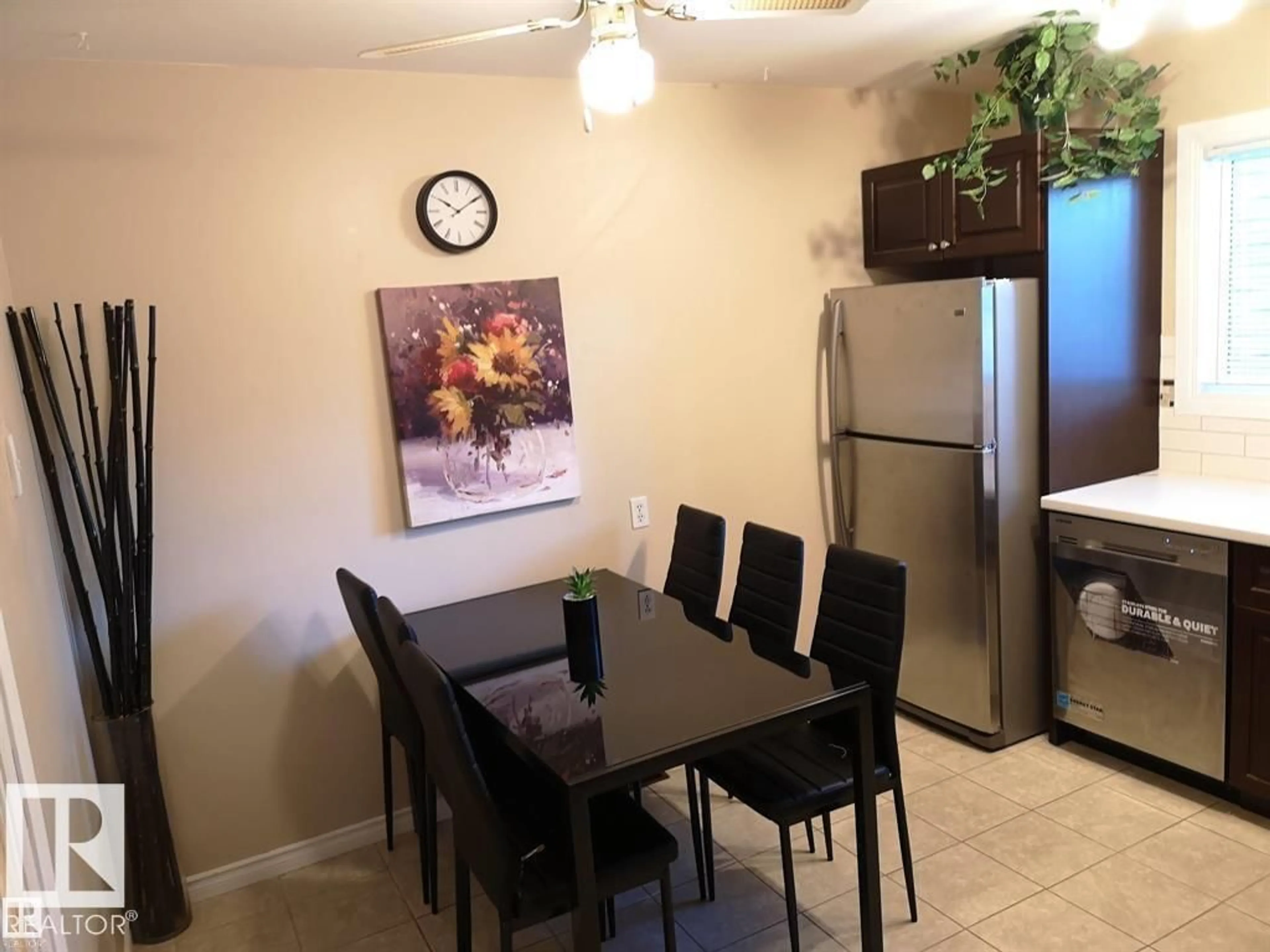 Dining room, unknown for 144 KASKITAYO COURT, Edmonton Alberta T6J3T3