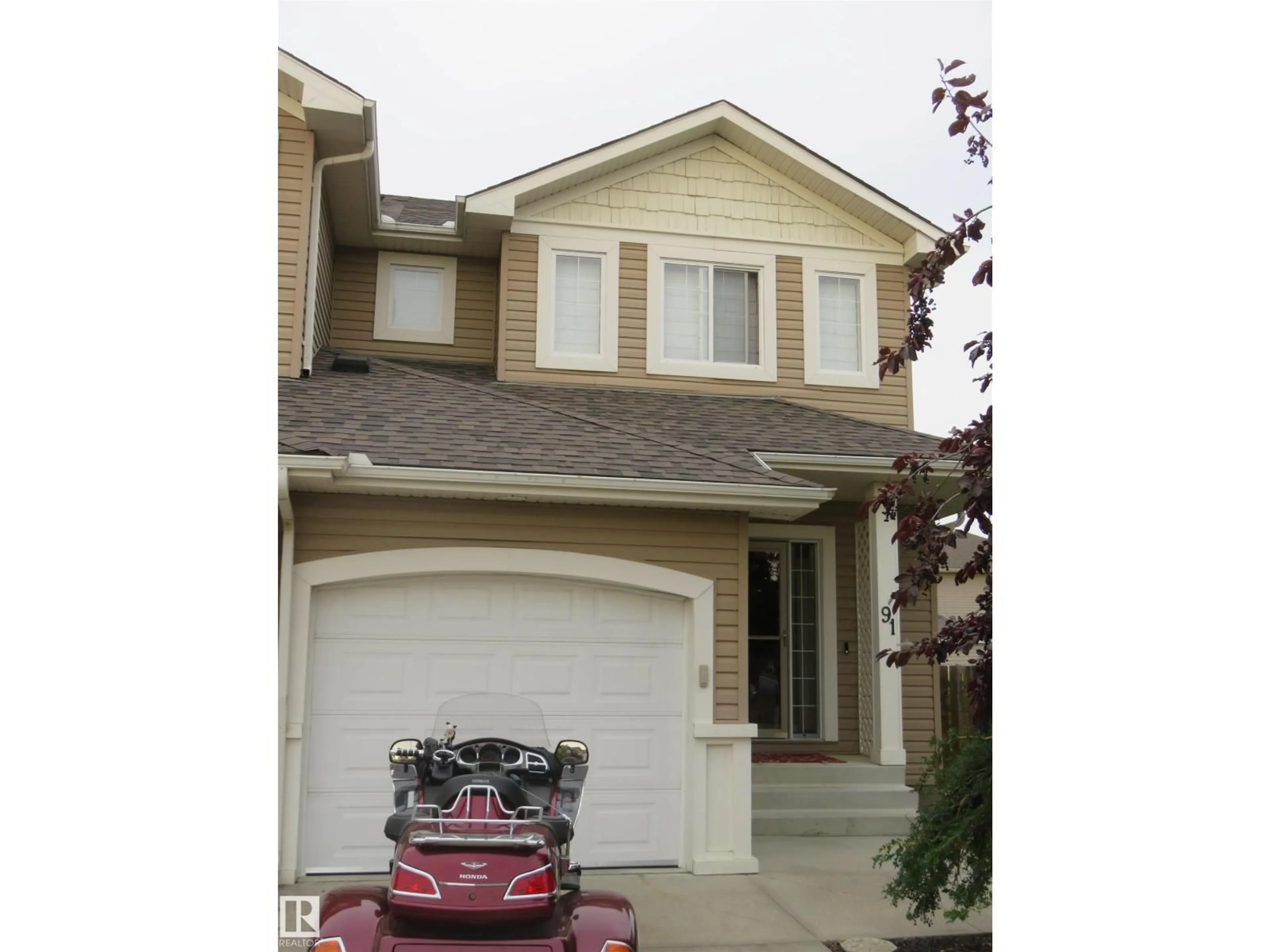 Home with vinyl exterior material, street for 91 BIRCH PL, Fort Saskatchewan Alberta T8L0A5