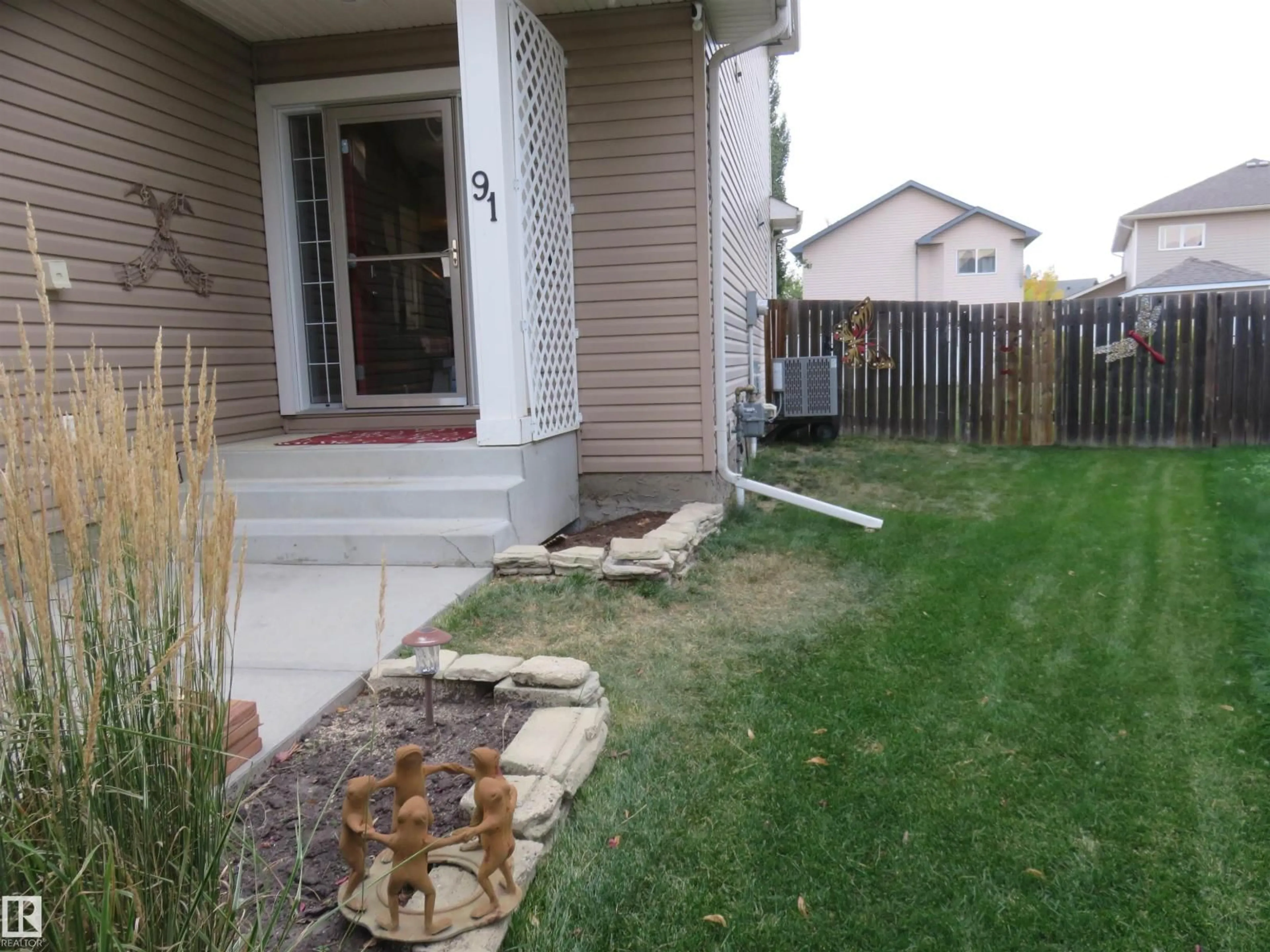 Patio, street for 91 BIRCH PL, Fort Saskatchewan Alberta T8L0A5