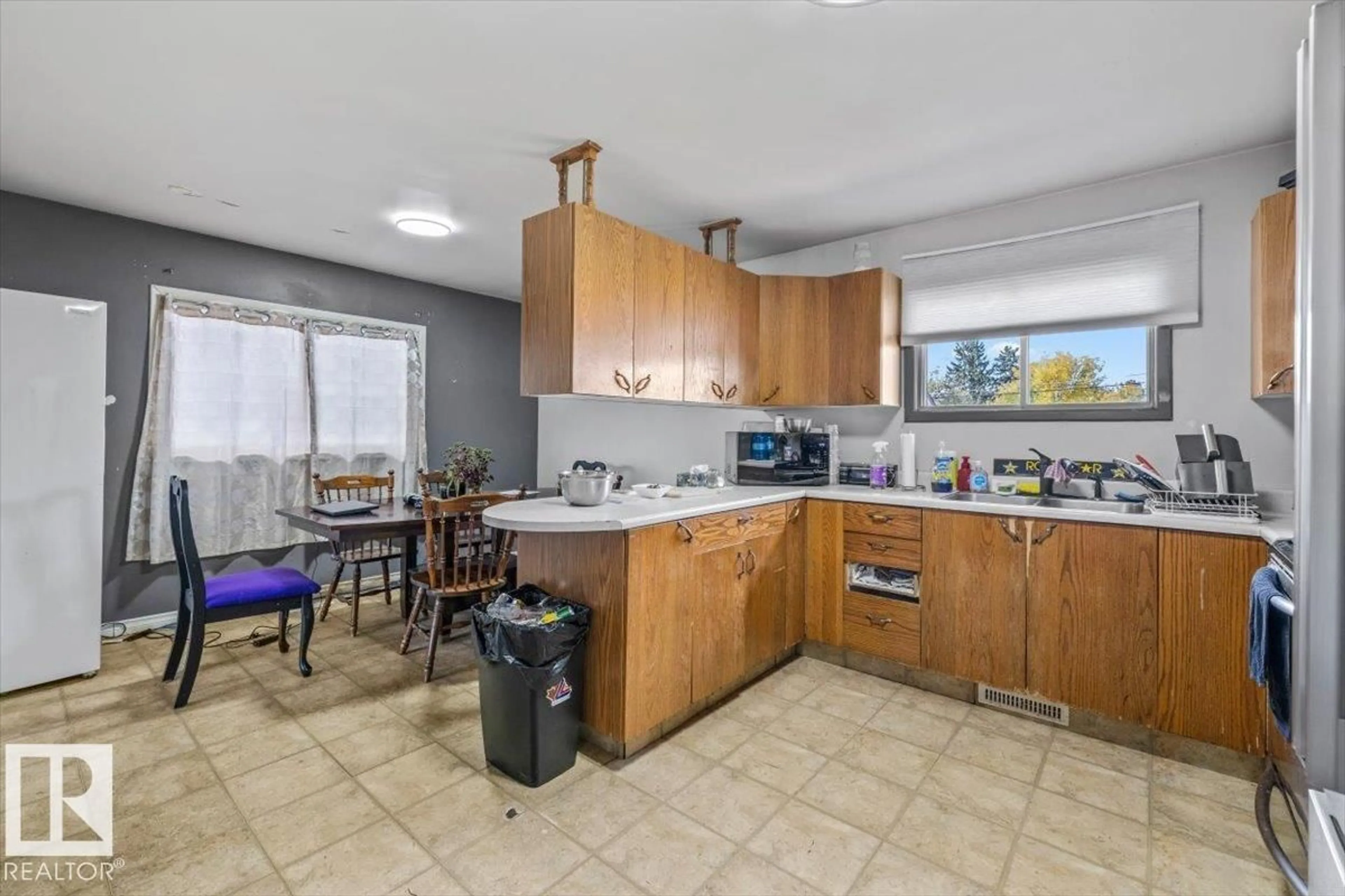 Standard kitchen, unknown for NW - 10304 162 ST, Edmonton Alberta T5P3M2