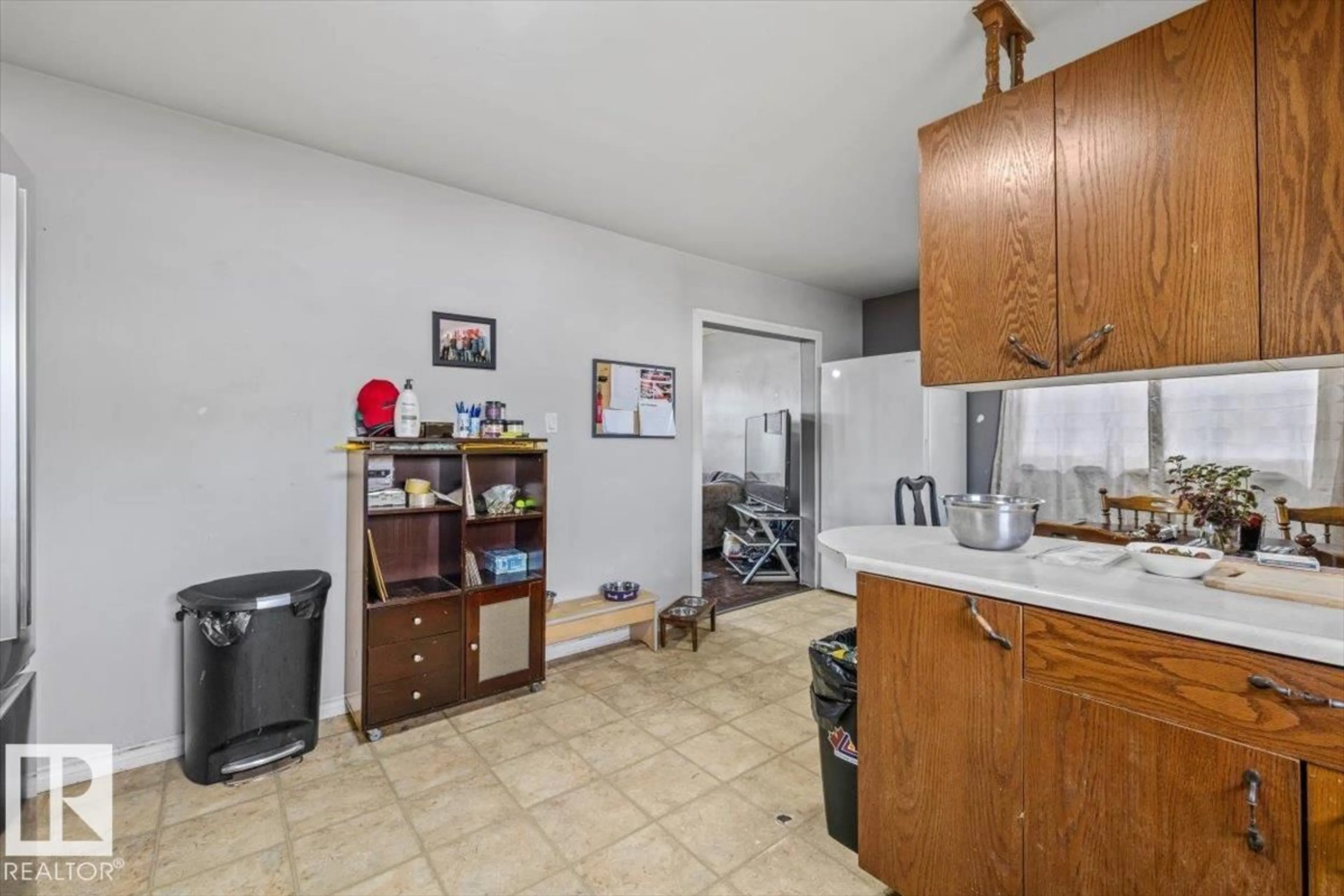 Standard kitchen, unknown for NW - 10304 162 ST, Edmonton Alberta T5P3M2
