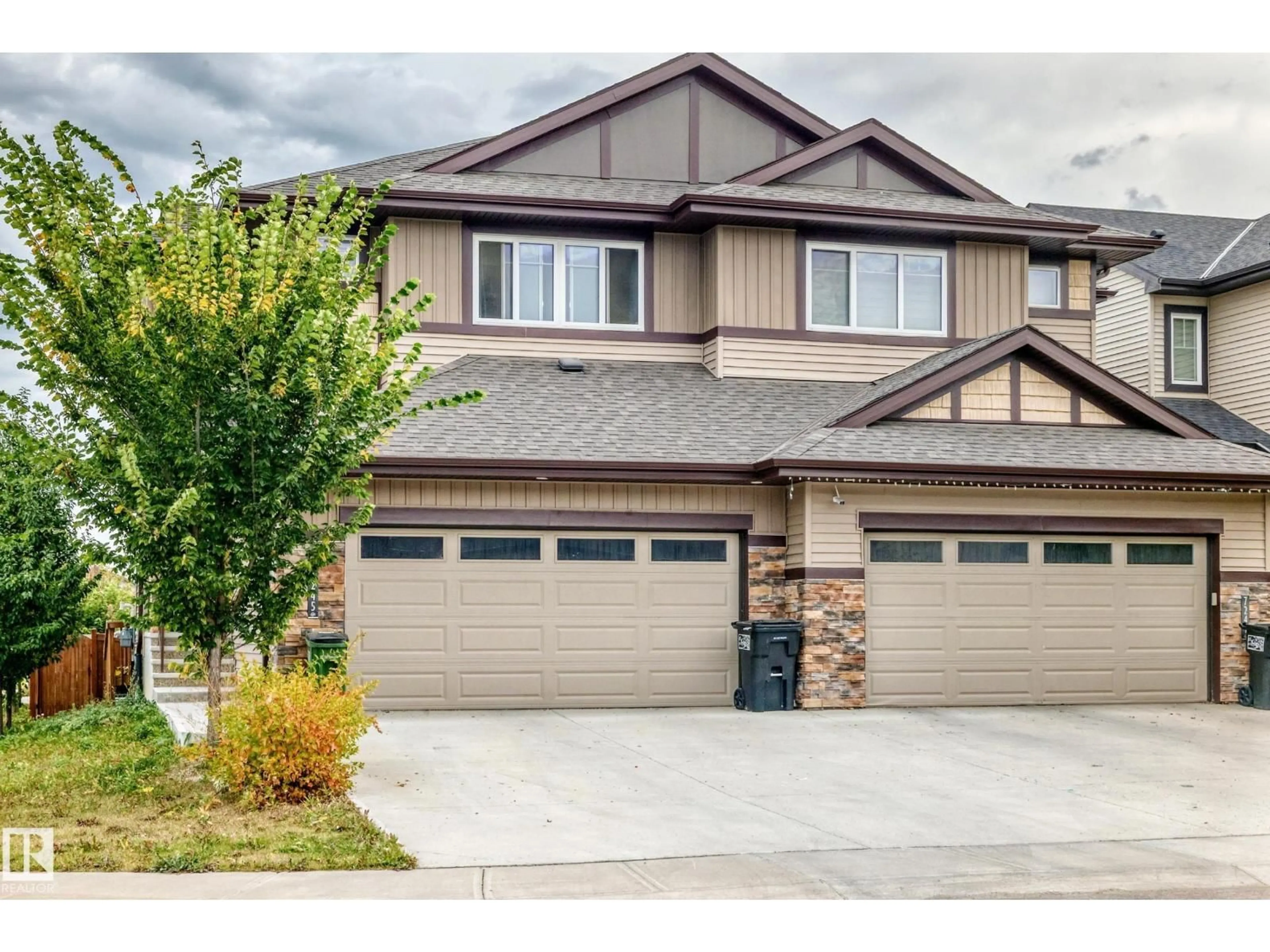Home with vinyl exterior material, street for 7245 CHIVERS PLACE SW, Edmonton Alberta T6W4L4