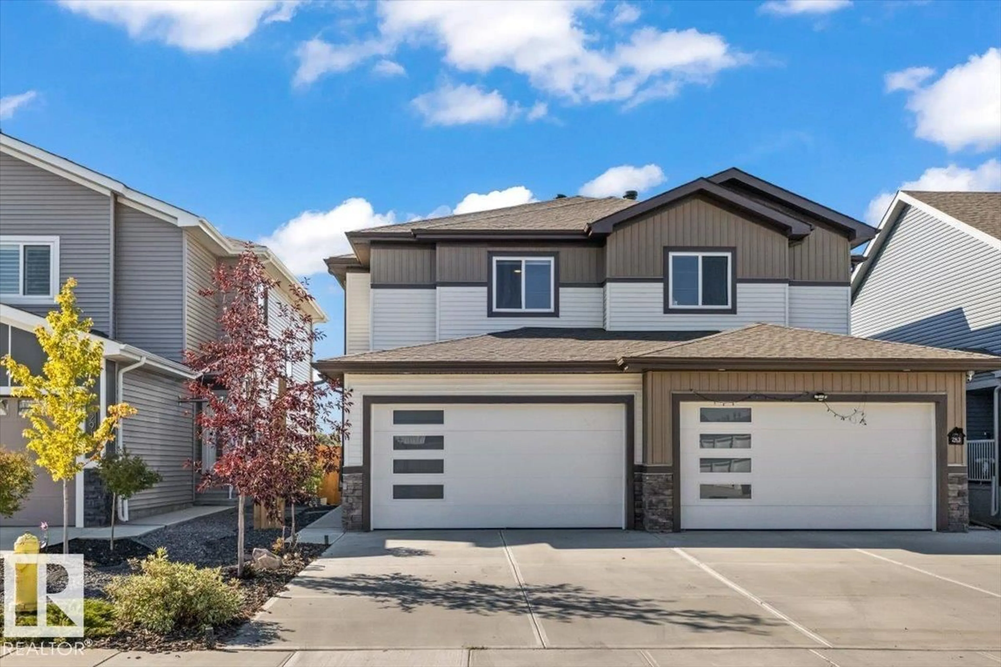 Home with vinyl exterior material, street for 287 SAVOY CR, Sherwood Park Alberta T8H2Y4