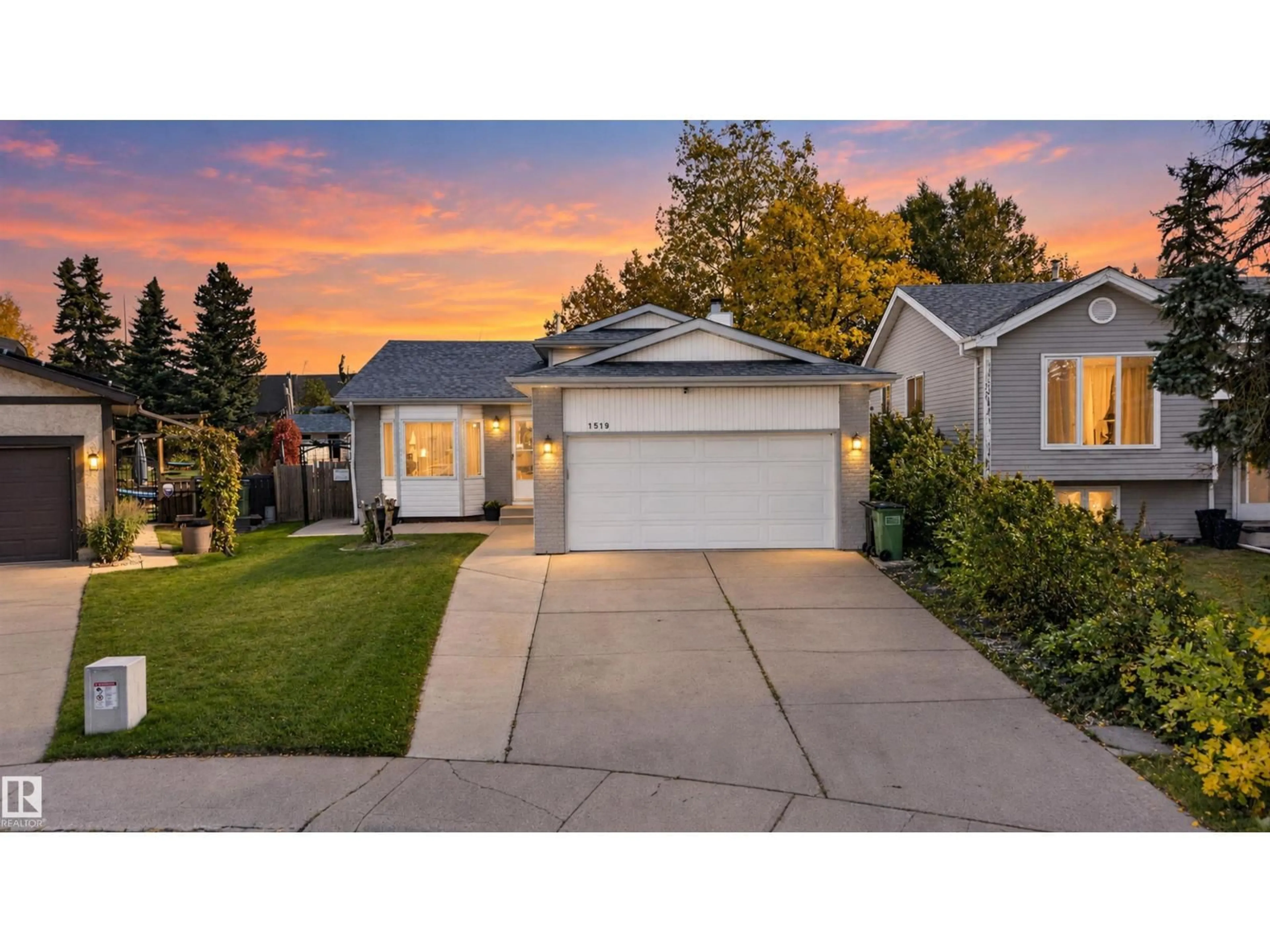 Home with vinyl exterior material, street for 1519 104 ST, Edmonton Alberta T6J5T2