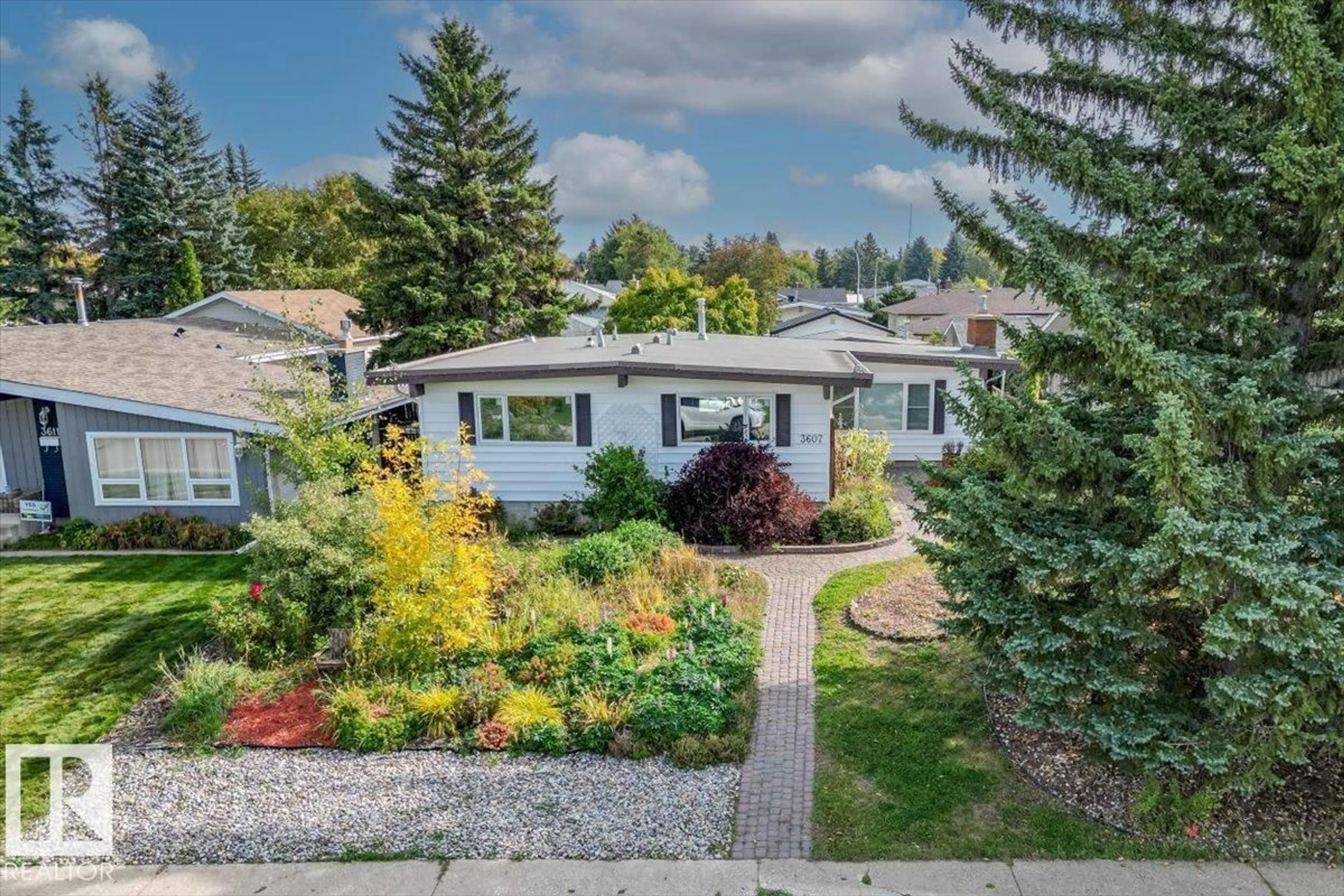 A pic from outside/outdoor area/front of a property/back of a property/a pic from drone, street for NW - 3607 106A ST, Edmonton Alberta T6J1A7