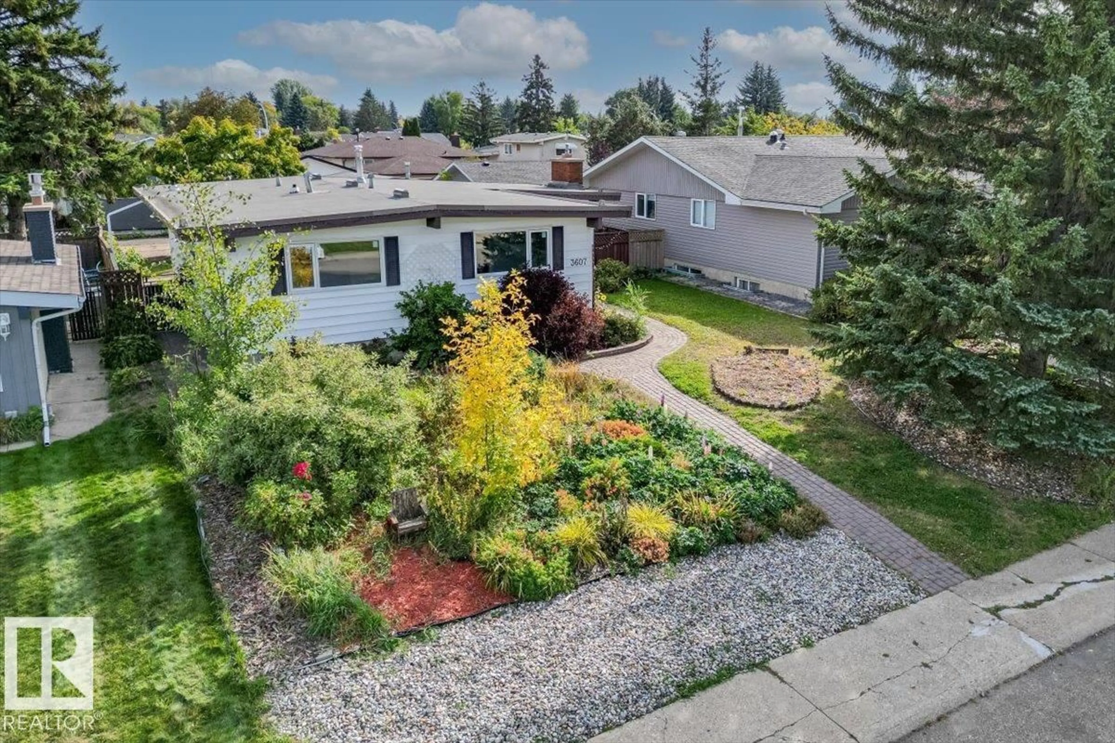 A pic from outside/outdoor area/front of a property/back of a property/a pic from drone, street for NW - 3607 106A ST, Edmonton Alberta T6J1A7