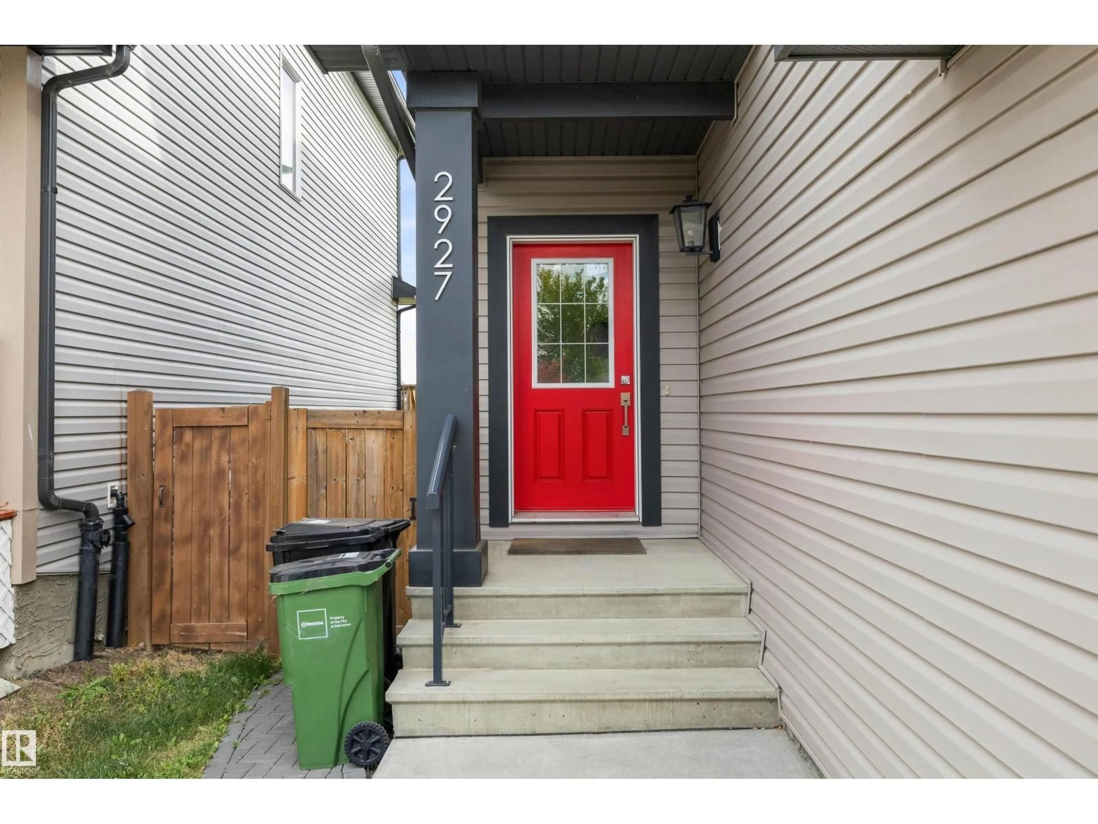 Indoor entryway for NW - 2927 11 ST, Edmonton Alberta T6T0X7