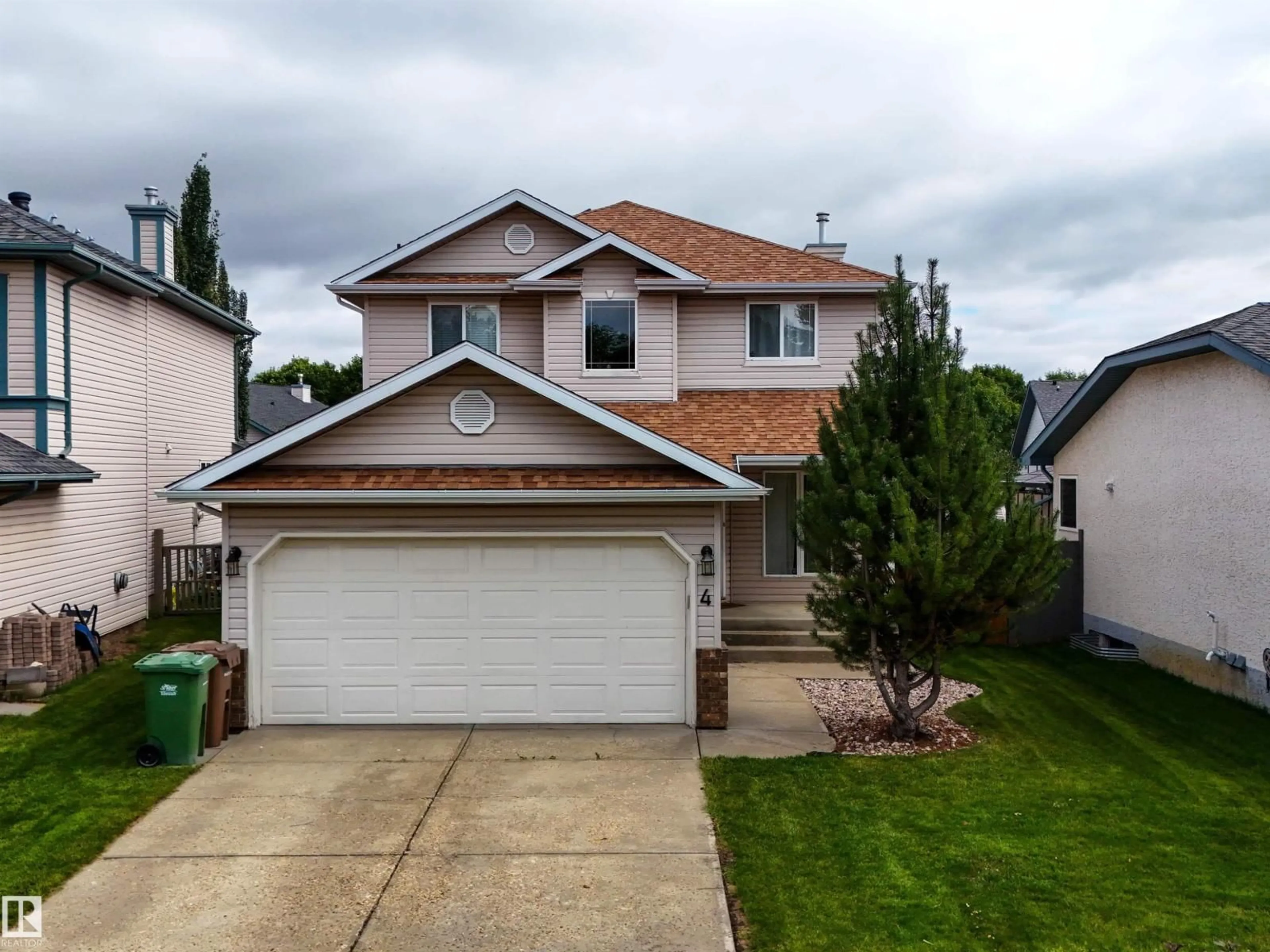 Home with vinyl exterior material, street for 4 ORCHID PL, St. Albert Alberta T8N6P5